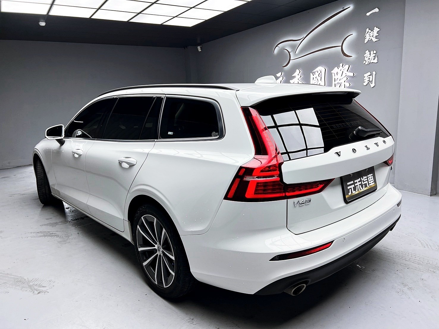 可回原廠 2021 Volvo V60 B4 Momentum『小李經理』元禾國際車業/特價中/一鍵就到  第3張相片