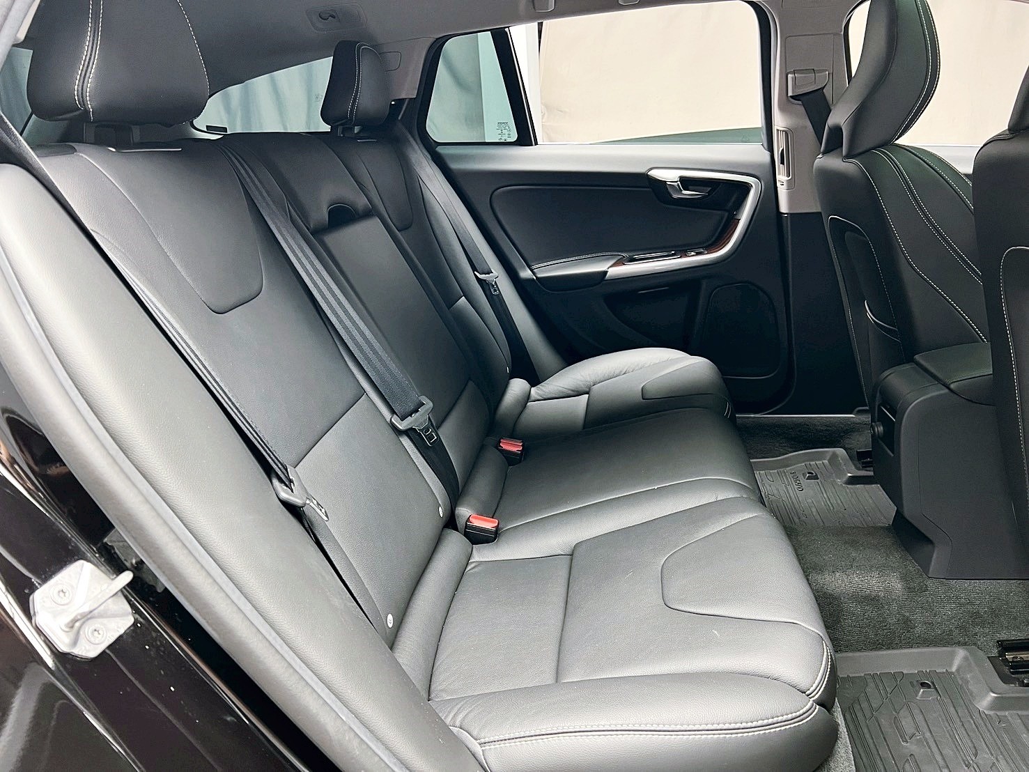 可回原廠 2018 Volvo V60 D3 安全旗艦版『小李經理』元禾國際車業/特價中/一鍵就到  第4張相片