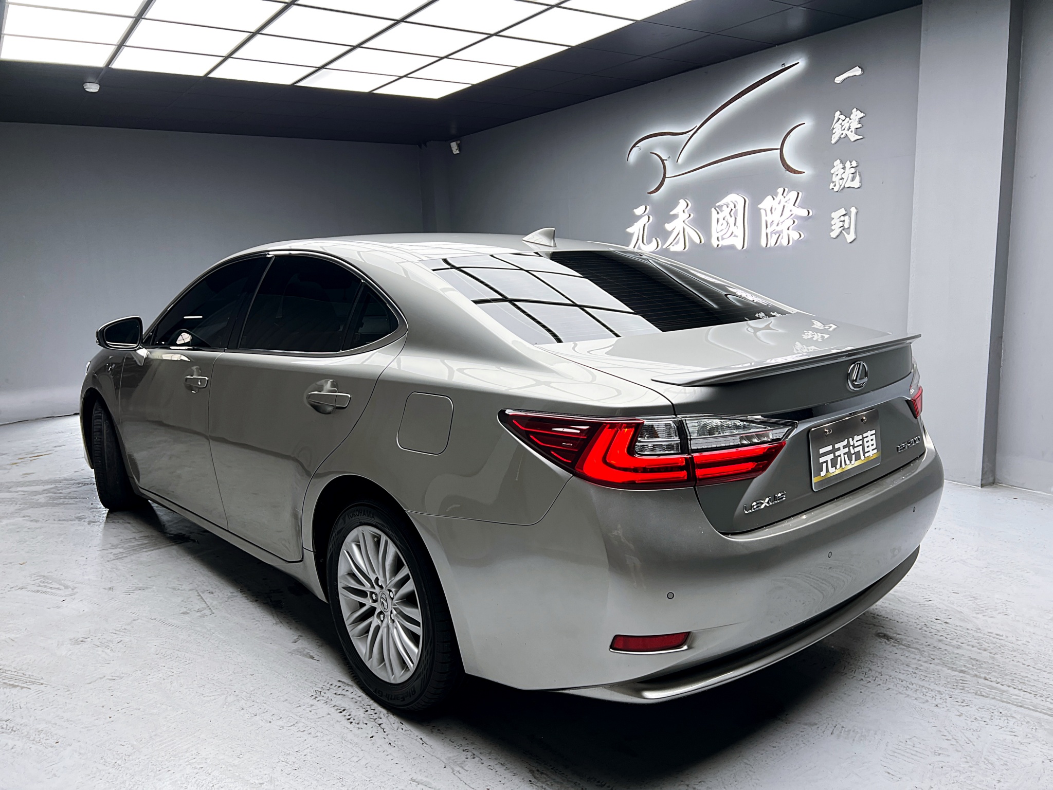 可回原廠 2016/17 Lexus ES200 頂級版『小李經理』元禾國際車業/特價中/一鍵就到  第3張相片