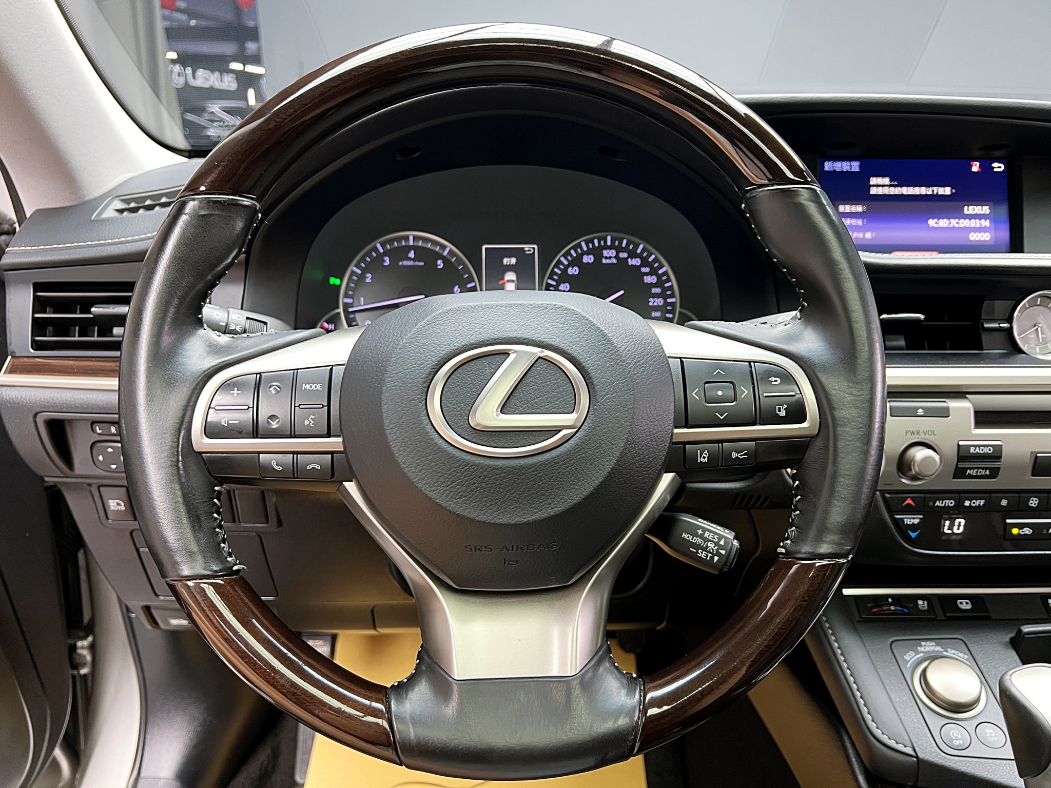 可回原廠 2016/17 Lexus ES200 頂級版『小李經理』元禾國際車業/特價中/一鍵就到  第9張相片
