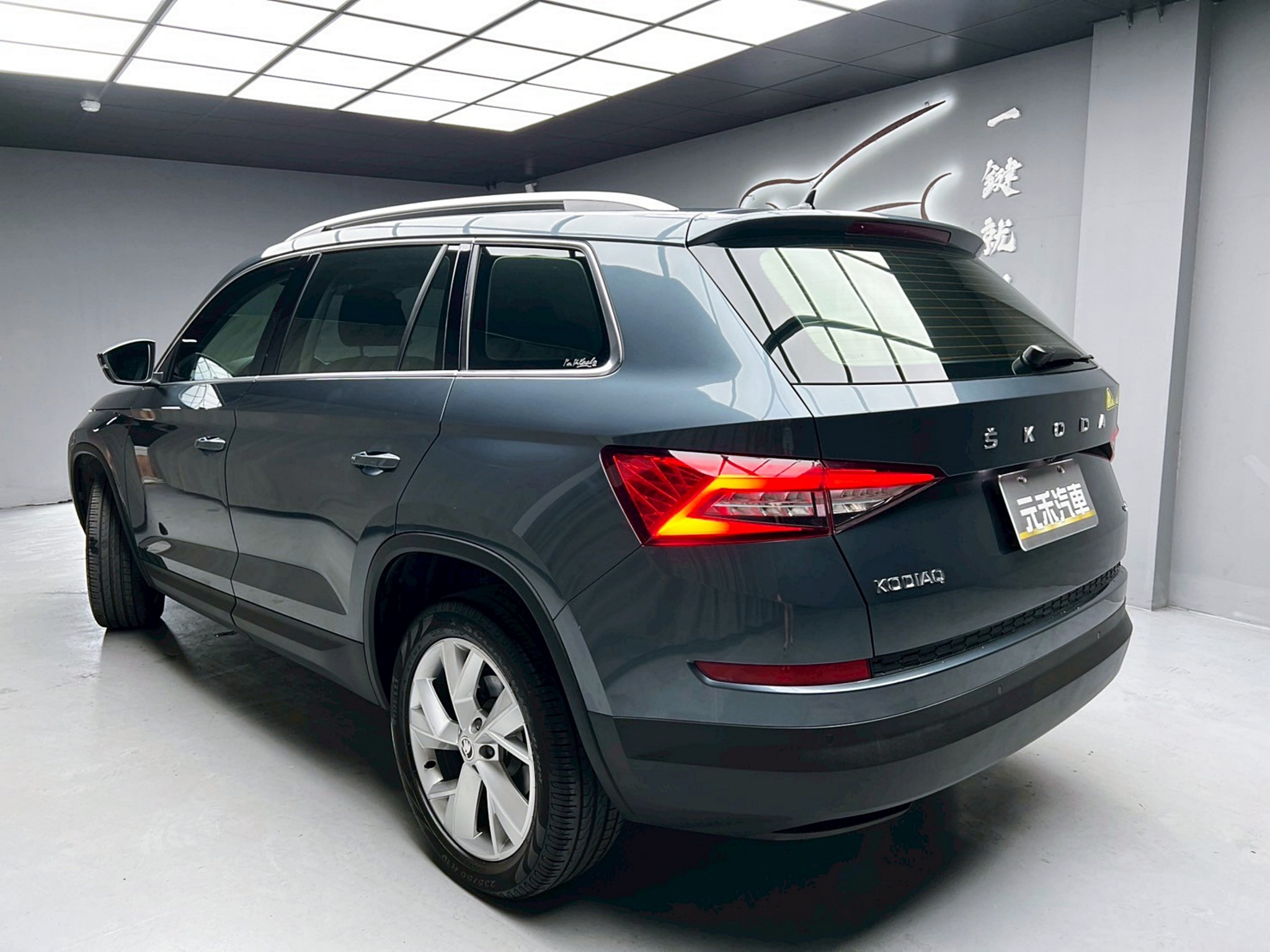 可回原廠 2021 Skoda Kodiaq TSI 4x4 七人座尊榮版『小李經理』元禾國際車業/特價中/一鍵就到  第3張相片