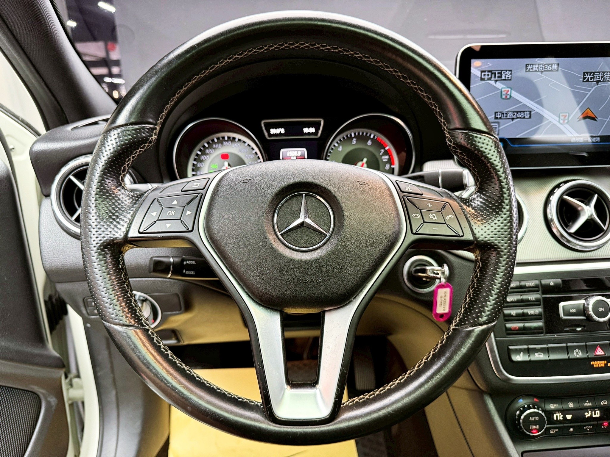可回原廠 2015 Benz GLA250 4MATIC X156型『小李經理』元禾國際車業/特價中/一鍵就到  第11張相片