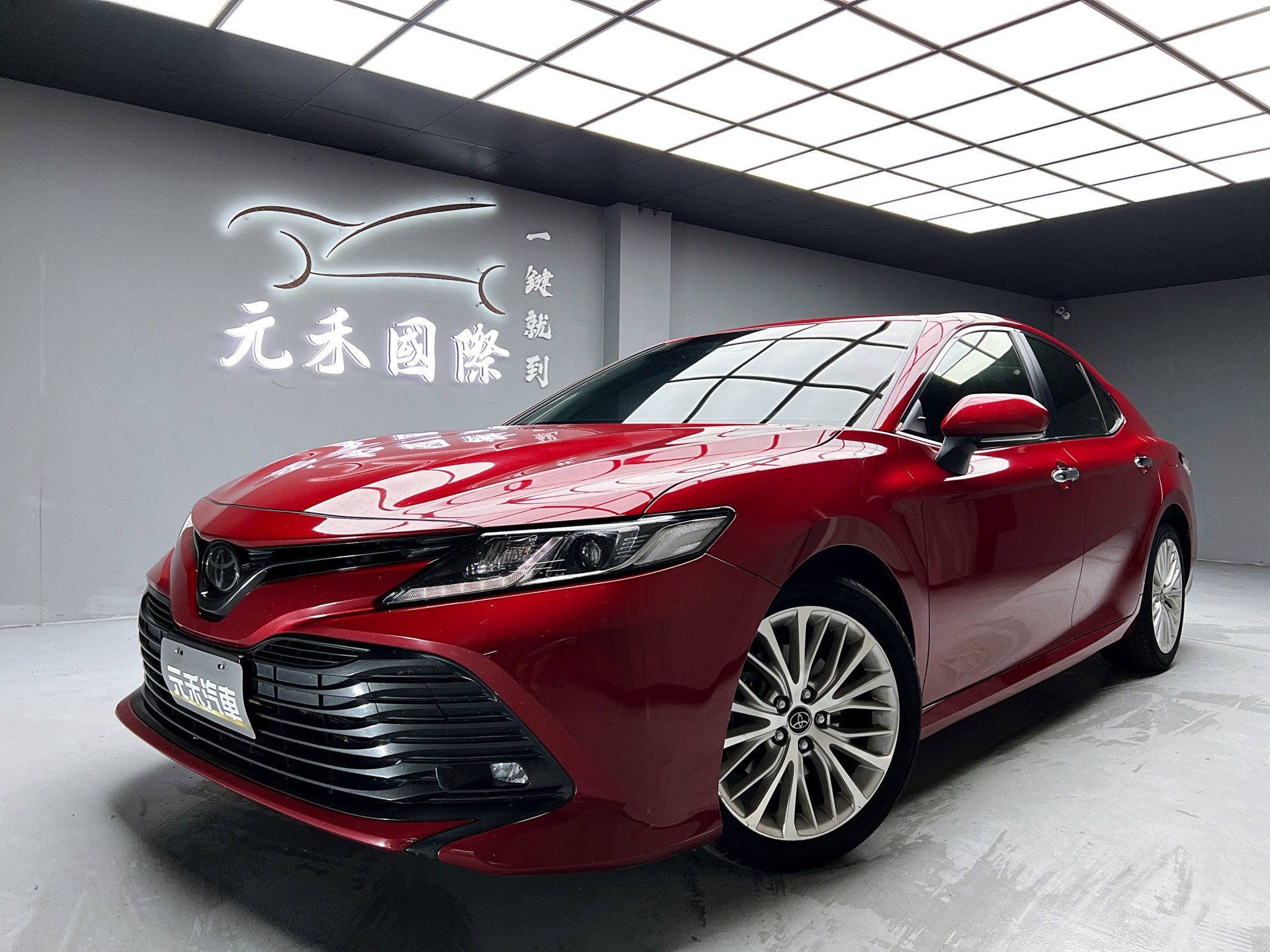 可回原廠 2019 Toyota Camry 豪華版『小李經理』元禾國際車業/特價中/一鍵就到  第1張相片