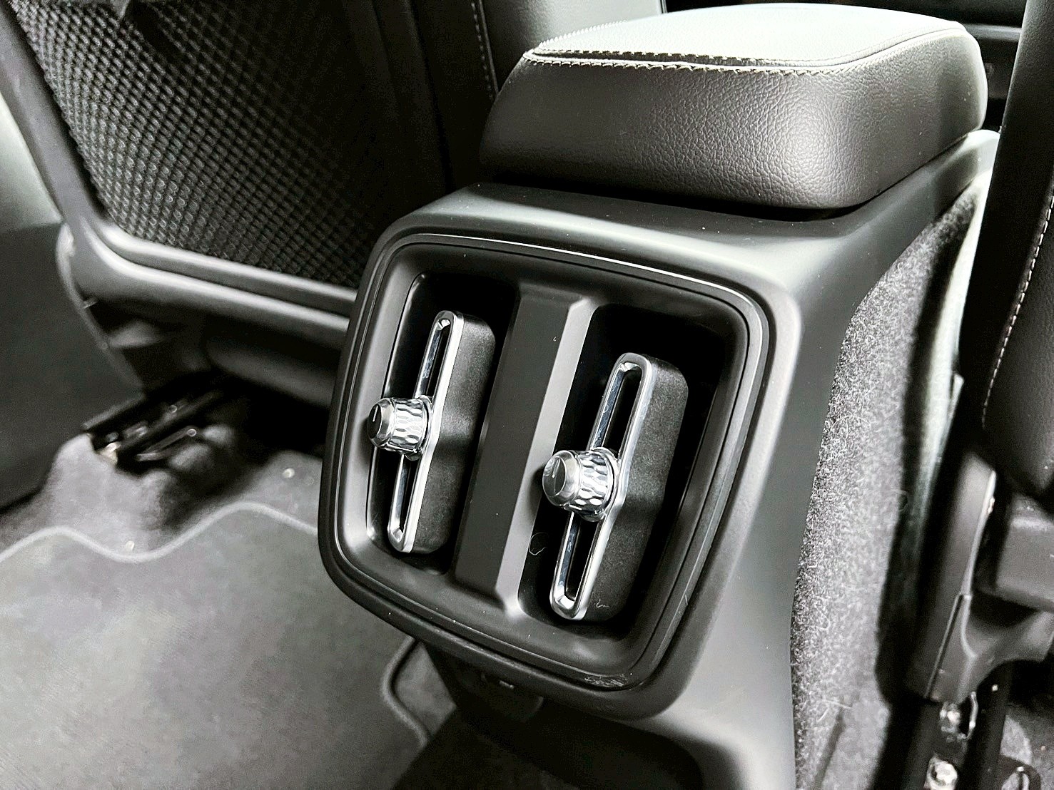 可回原廠 2020 Volvo XC40 T3 Momentum『小李經理』元禾國際車業/特價中/一鍵就到  第11張相片
