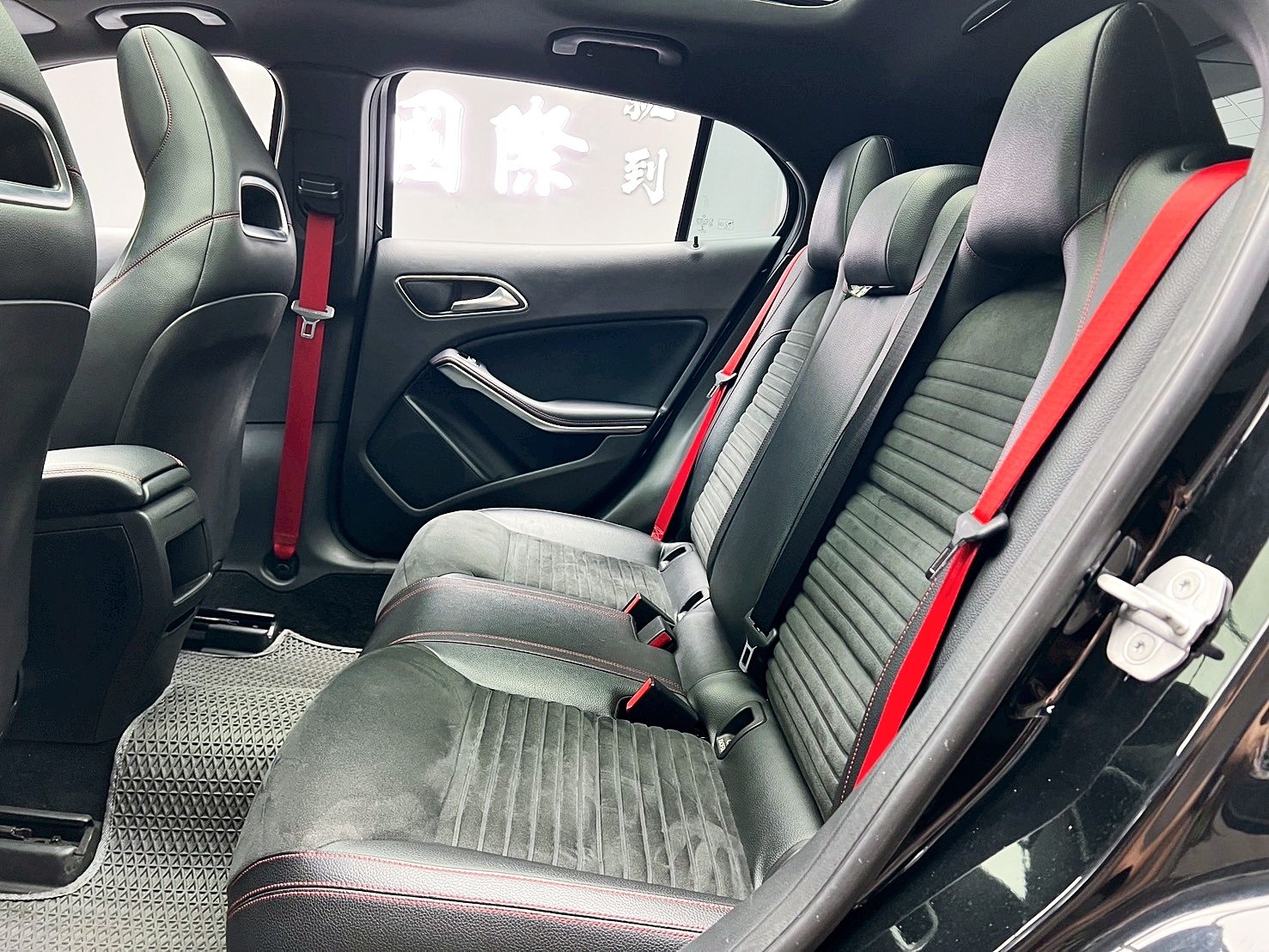 可回原廠 2014/15 Benz GLA45 AMG 4MATIC X156型『小李經理』元禾國際車業/特價中/一鍵就到  第6張相片