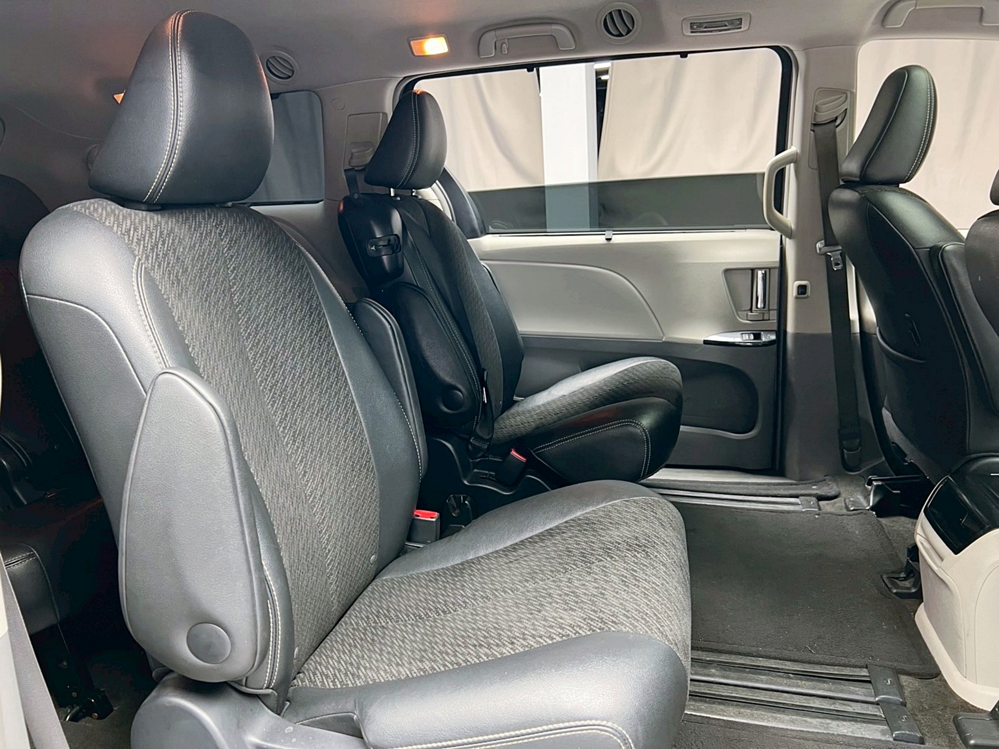 可回原廠 2011 Toyota Sienna SE『小李經理』元禾國際車業/特價中/一鍵就到  第12張相片