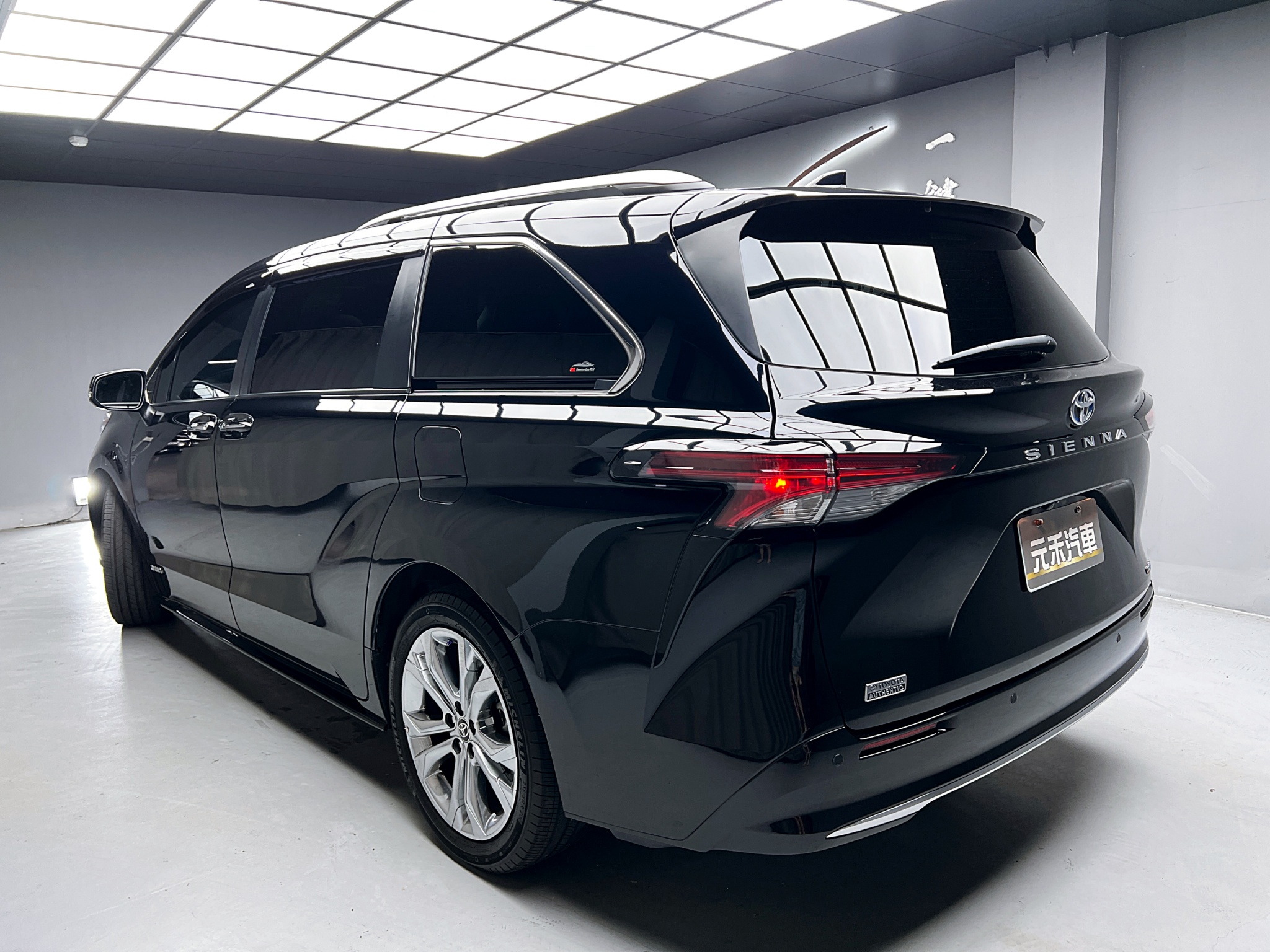 可回原廠 2021 Toyota Sienna Hybrid 七人座鉑金版『小李經理』元禾國際車業/特價中/一鍵就到  第3張相片