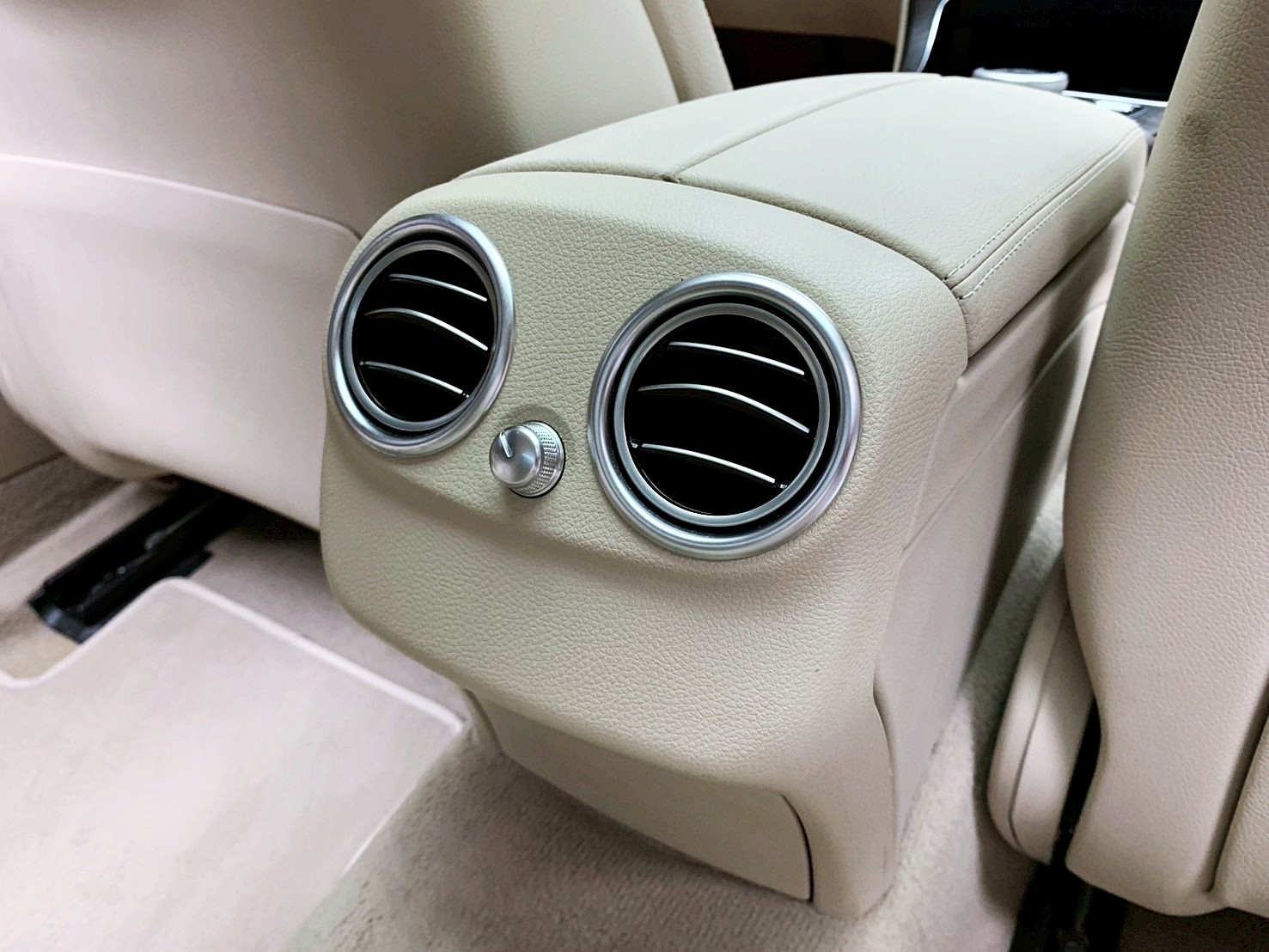 可回原廠 2017/18 Benz C200 Sedan Exclusive W205型『小李經理』元禾國際車業/特價中/一鍵就到  第13張相片