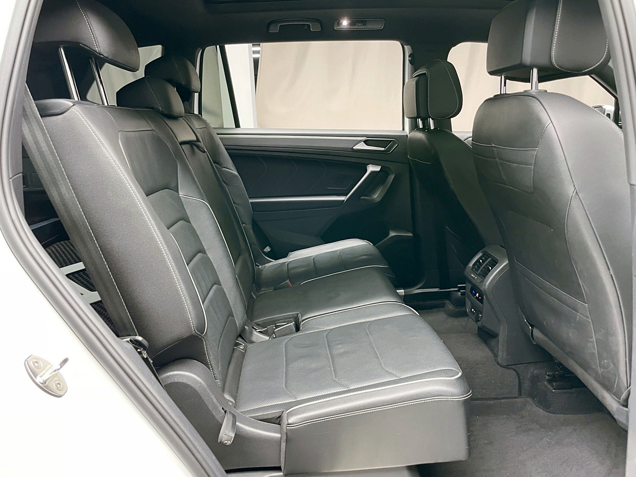 可回原廠 2021/22 福斯 Tiguan Allspace 380TSI R-Line Performance 七人座『小李經理』元禾國際車業/特價中/一鍵就到  第13張相片