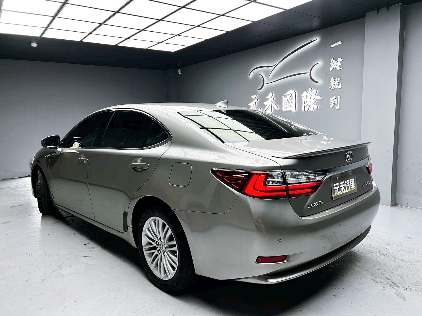 可回原廠 2017 Lexus ES200 豪華版『小李經理』元禾國際車業/特價中/一鍵就到  第3張相片
