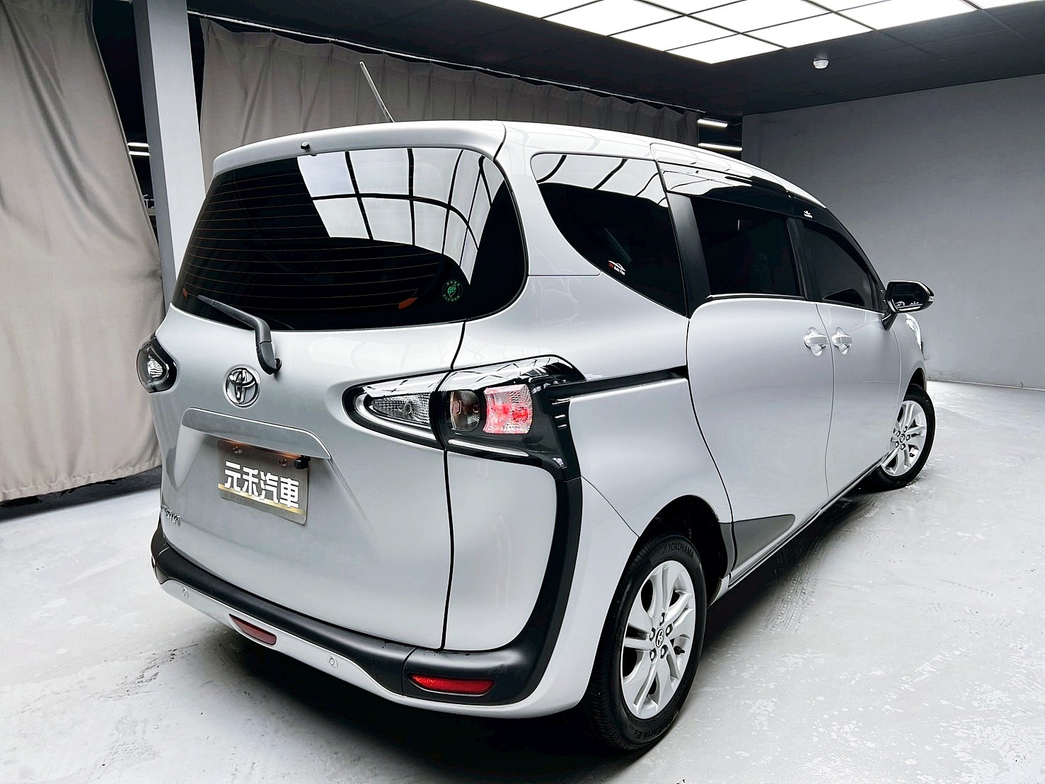 可回原廠 2022 Toyota Sienta 五人座豪華版『小李經理』元禾國際車業/特價中/一鍵就到  第16張相片