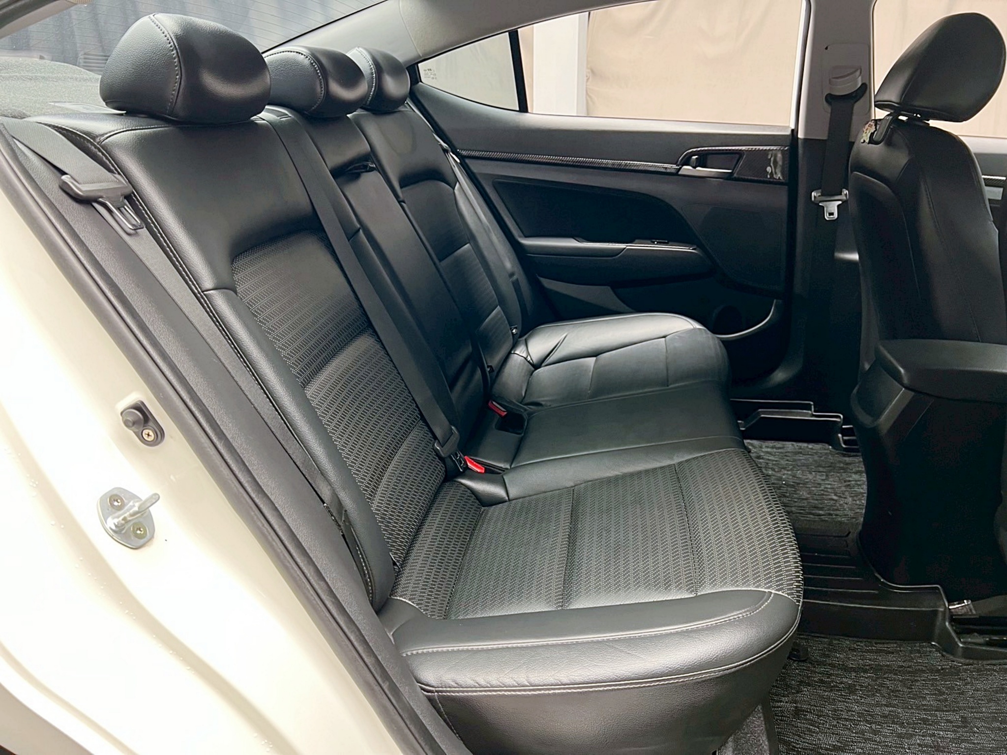 可回原廠 2019 Hyundai Elantra 悍動型『小李經理』元禾國際車業/特價中/一鍵就到  第8張相片