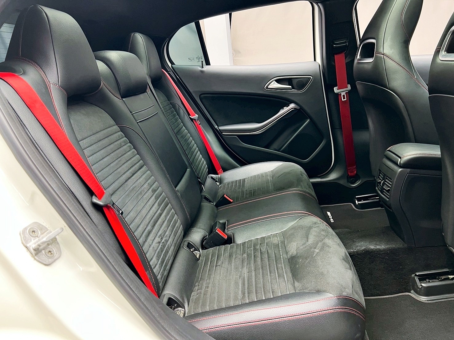 可回原廠 2014/15 Benz GLA45 AMG 4MATIC X156型『小李經理』元禾國際車業/特價中/一鍵就到  第8張相片