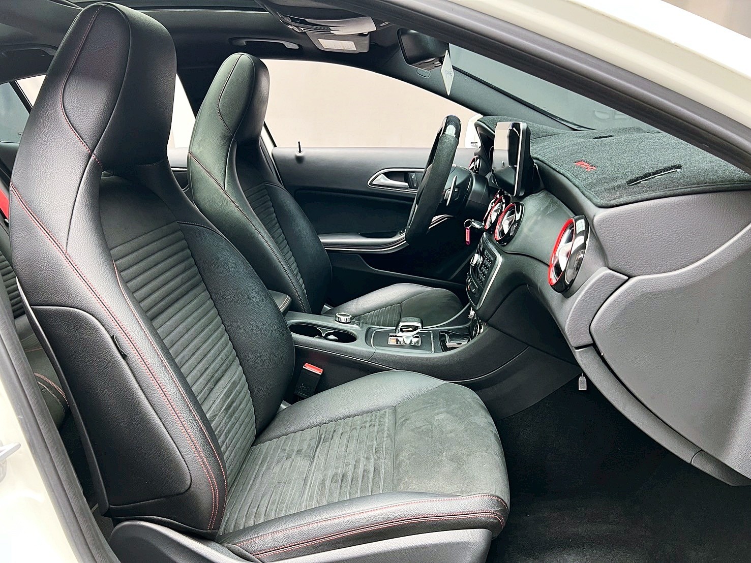 可回原廠 2014/15 Benz GLA45 AMG 4MATIC X156型『小李經理』元禾國際車業/特價中/一鍵就到  第9張相片