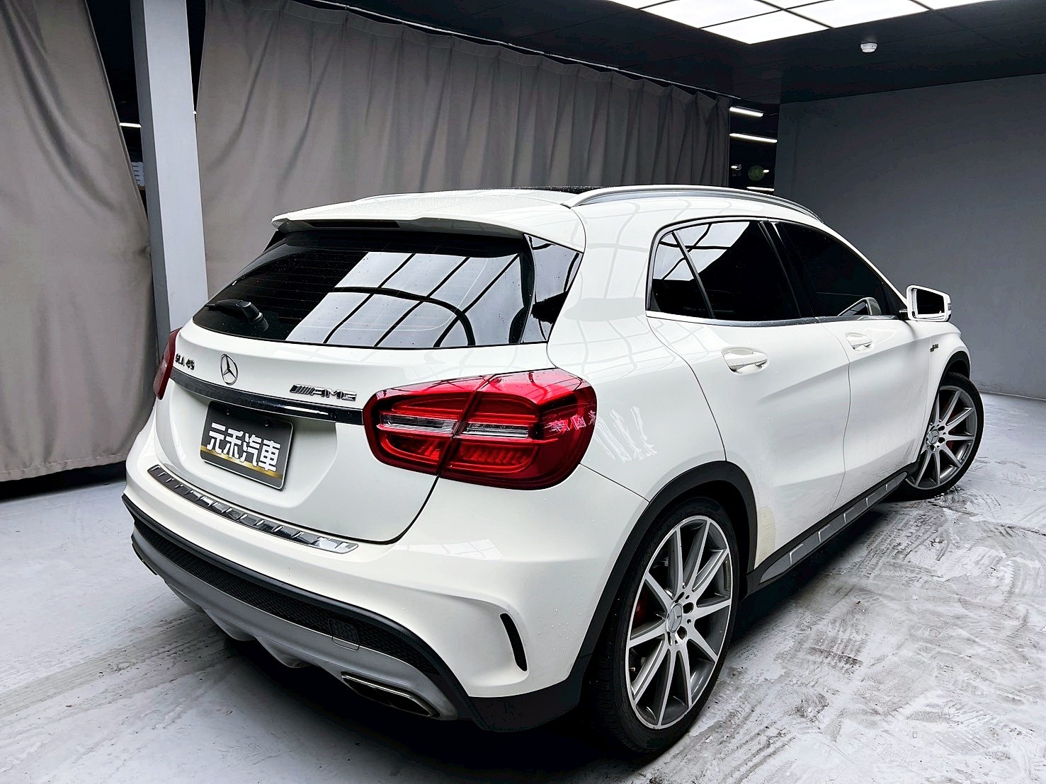 可回原廠 2014/15 Benz GLA45 AMG 4MATIC X156型『小李經理』元禾國際車業/特價中/一鍵就到  第20張相片