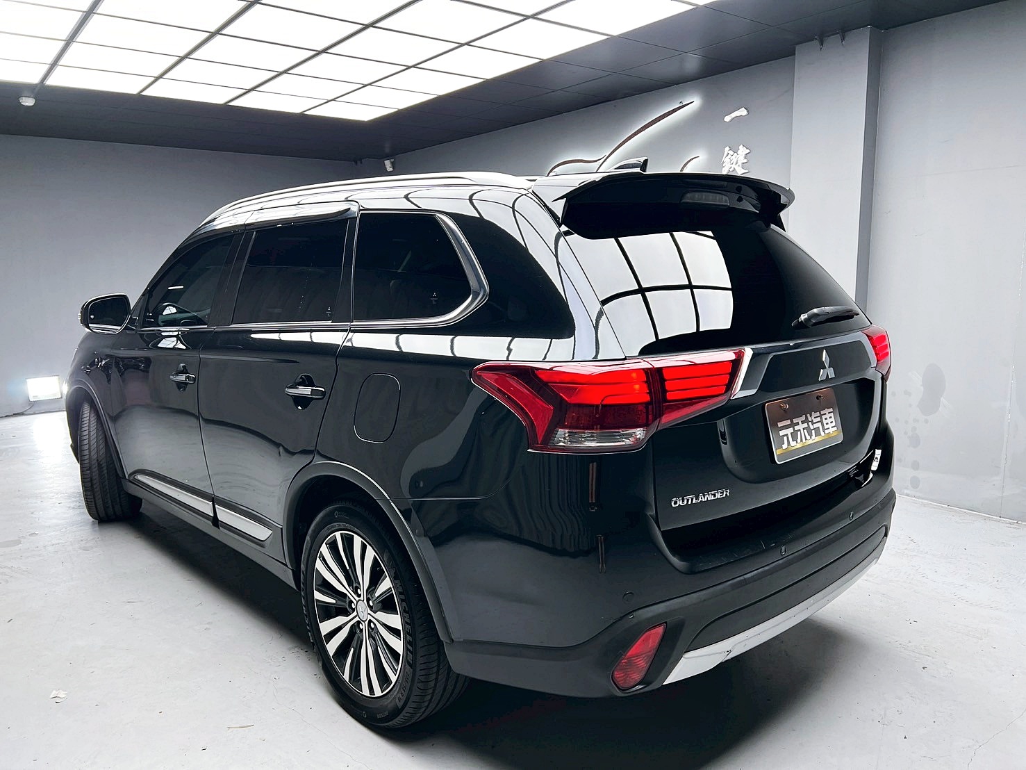 可回原廠 2019 Mitsubishi Outlander AWD 七人座旗艦型『小李經理』元禾國際車業/特價中/一鍵就到  第3張相片