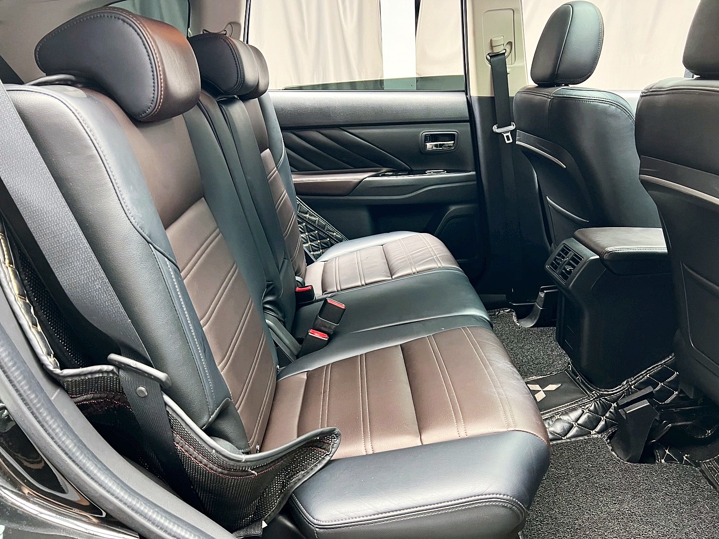 可回原廠 2019 Mitsubishi Outlander AWD 七人座旗艦型『小李經理』元禾國際車業/特價中/一鍵就到  第6張相片