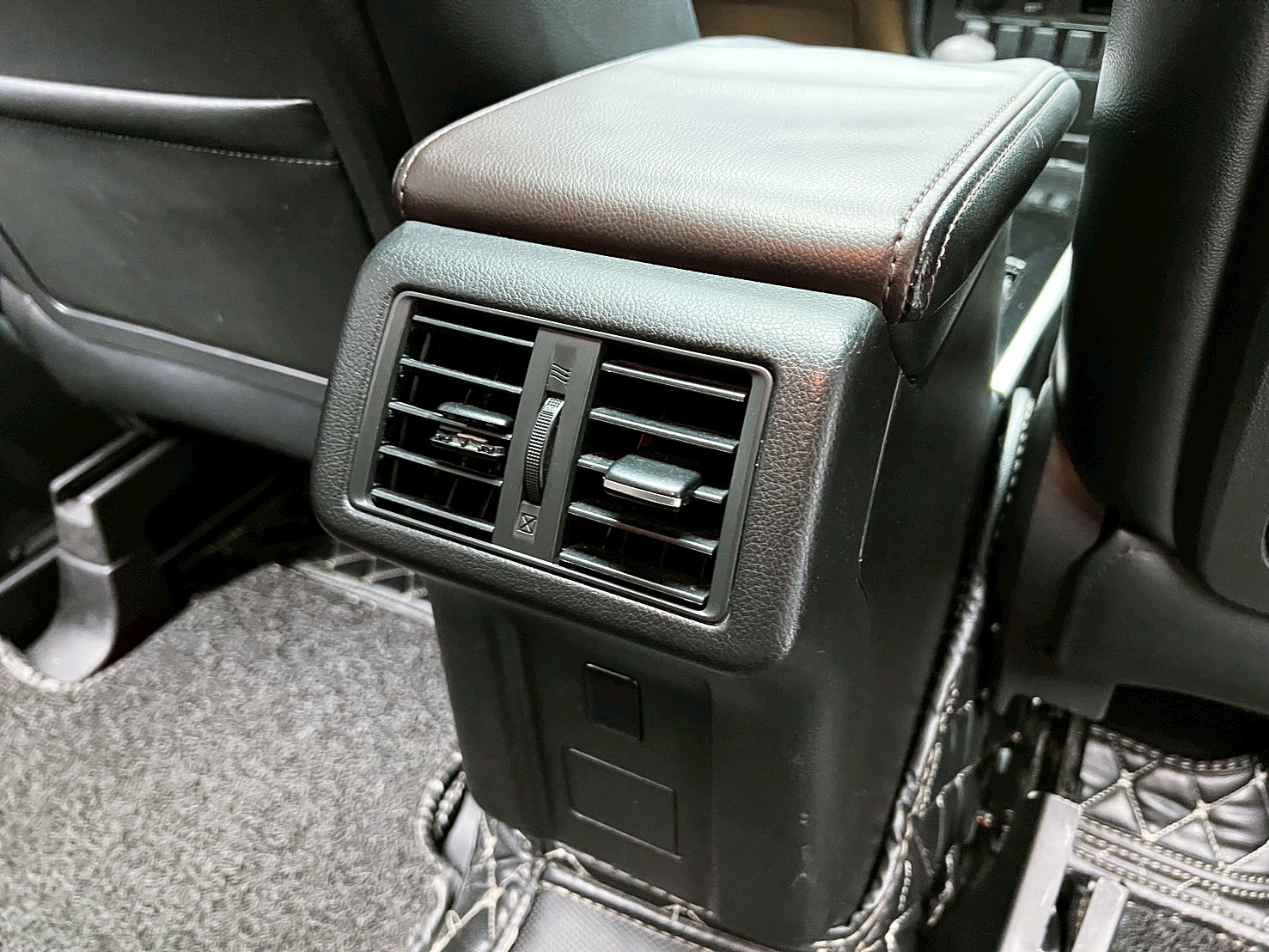 可回原廠 2019 Mitsubishi Outlander AWD 七人座旗艦型『小李經理』元禾國際車業/特價中/一鍵就到  第7張相片