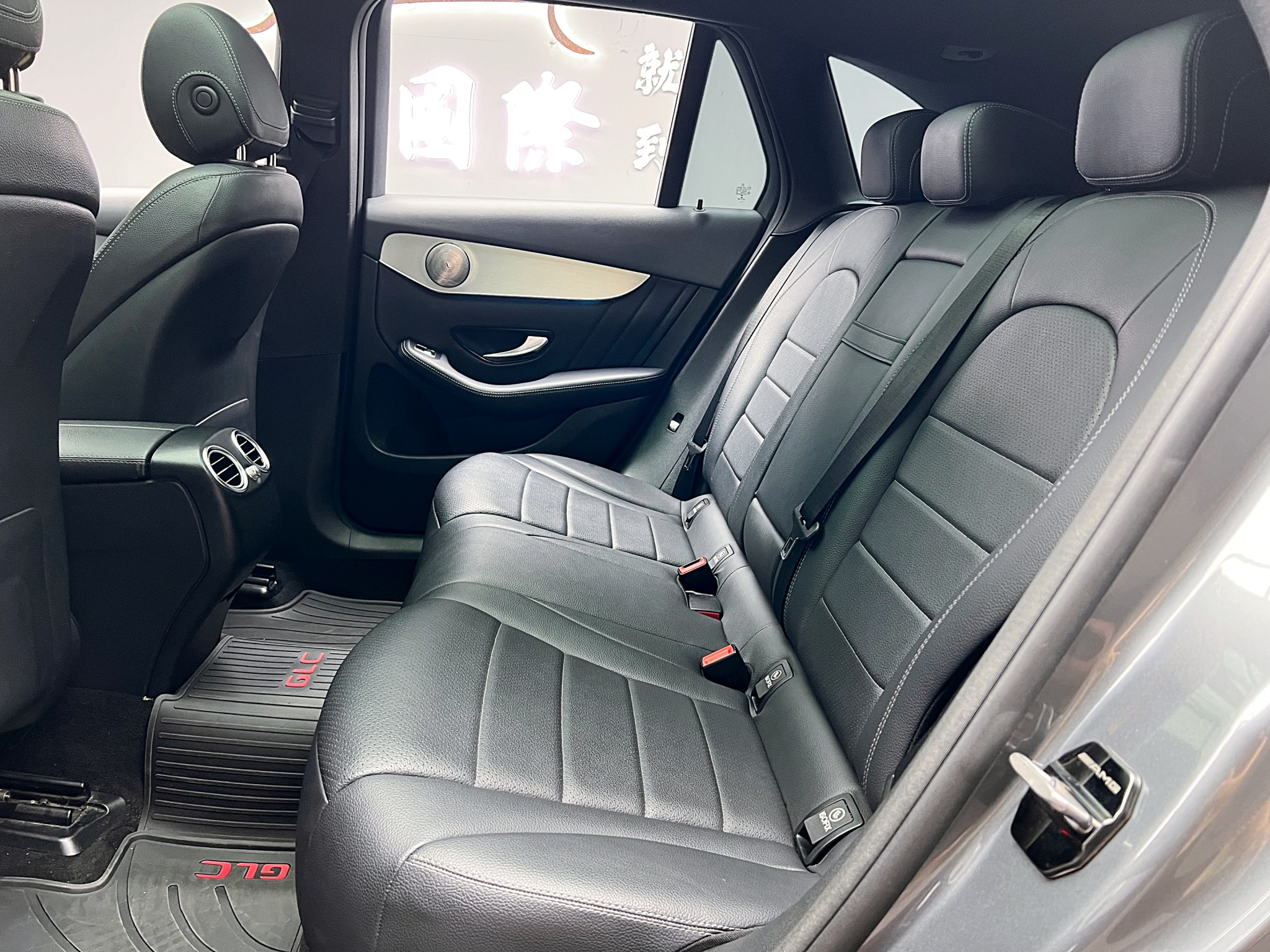 全台到府賞車 2018 Benz GLC250 4MATIC 運動版 X253型『小李經理』元禾國際車業/中古車/促銷中  第16張相片