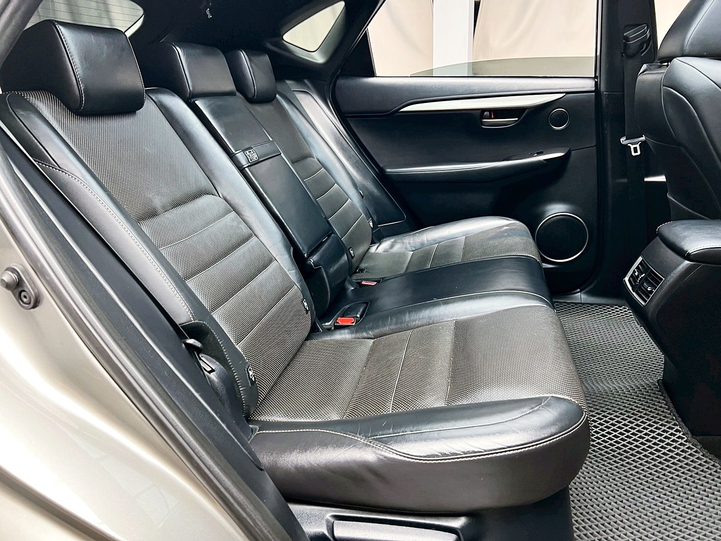 全台到府賞車 2015 Lexus NX300h AWD F-SPORT版『小李經理』元禾國際車業/中古車/促銷中  第9張相片