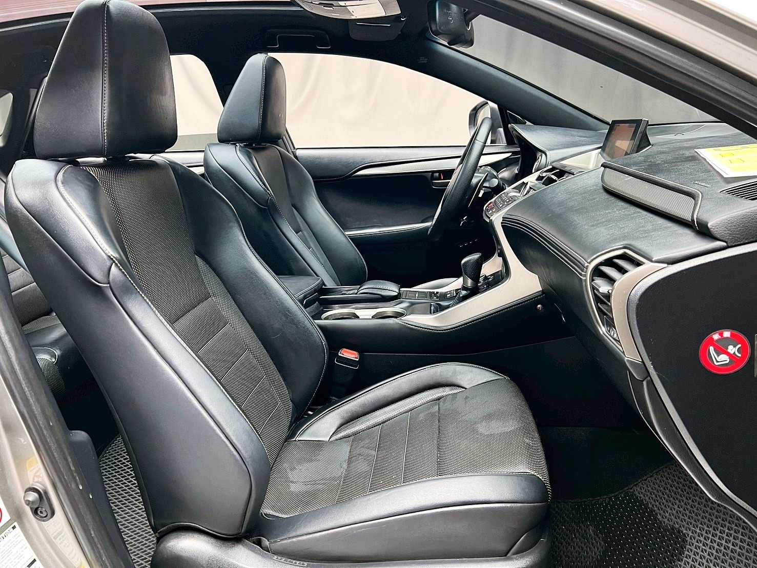 全台到府賞車 2015 Lexus NX300h AWD F-SPORT版『小李經理』元禾國際車業/中古車/促銷中  第13張相片