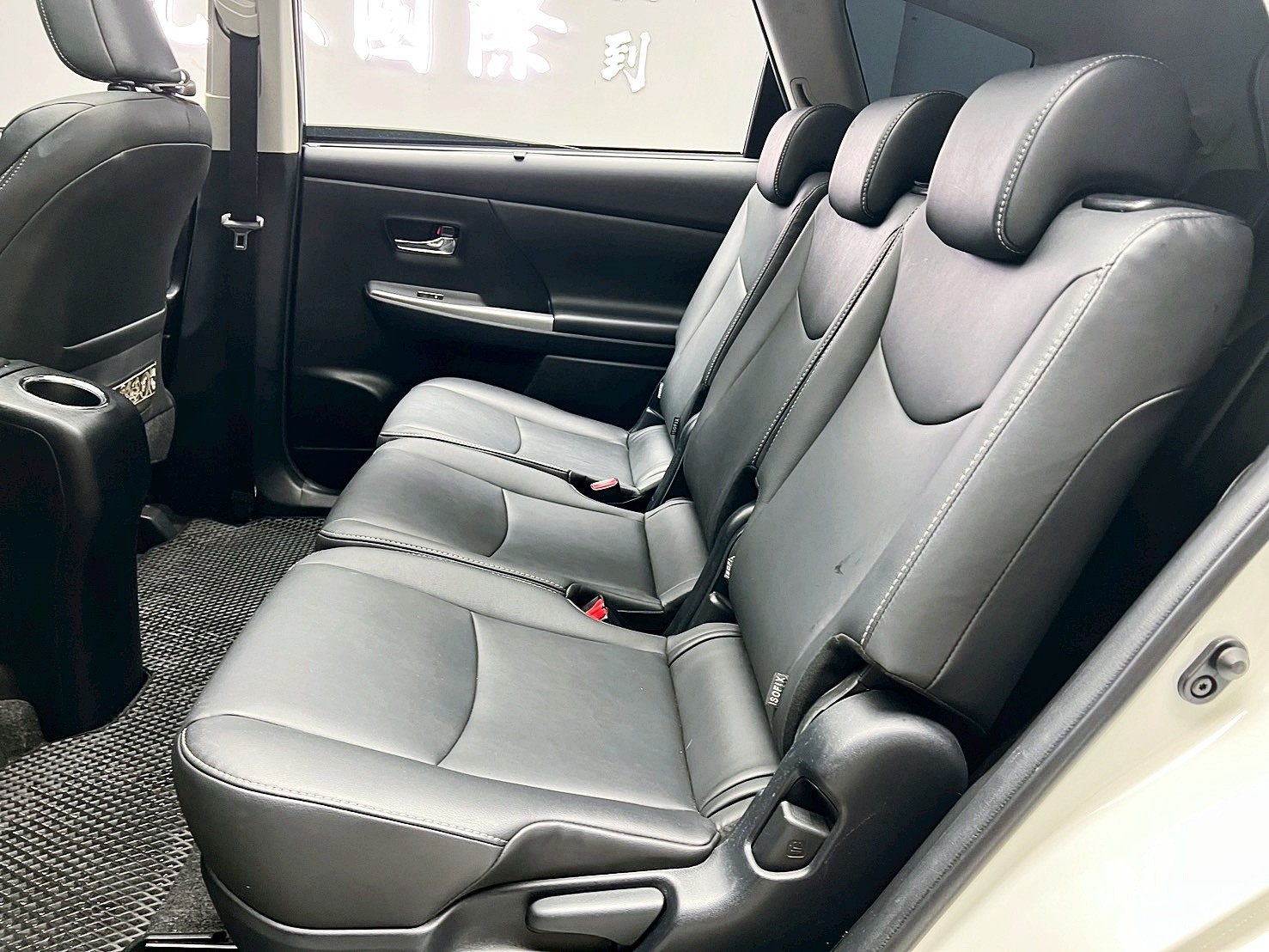 全台到府賞車 2016 Toyota Prius Alpha 七人座『小李經理』元禾國際車業/中古車/促銷中  第7張相片