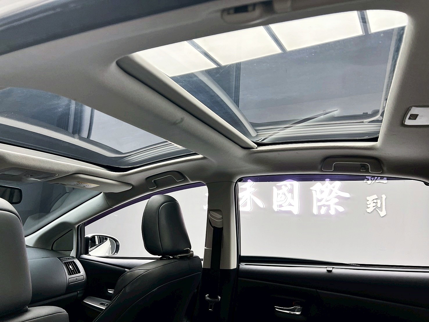 全台到府賞車 2016 Toyota Prius Alpha 七人座『小李經理』元禾國際車業/中古車/促銷中  第8張相片