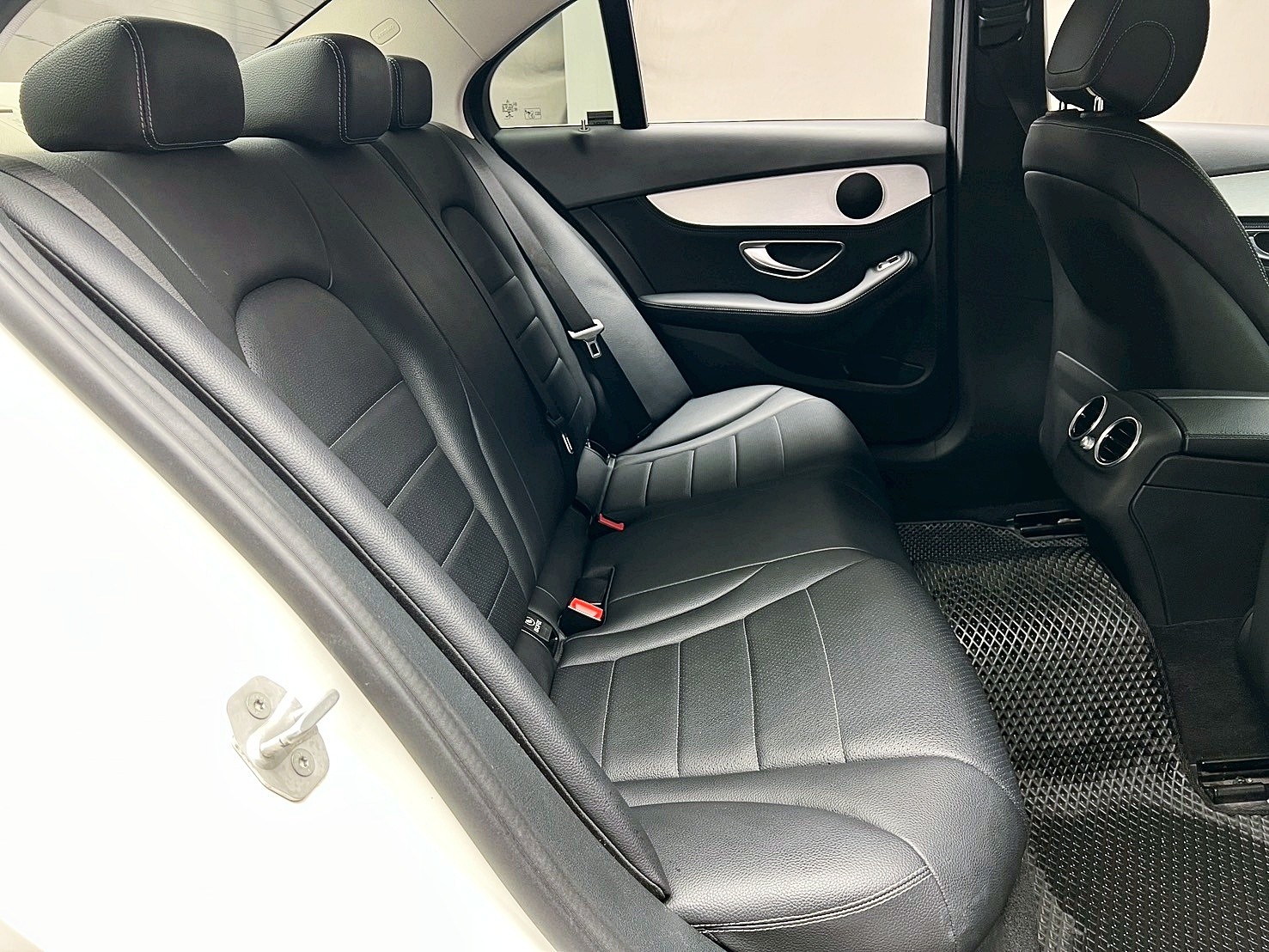 全台到府賞車 2015/16 Benz C200 Sedan Avantgarde W205型『小李經理』元禾國際車業/中古車/促銷中  第7張相片