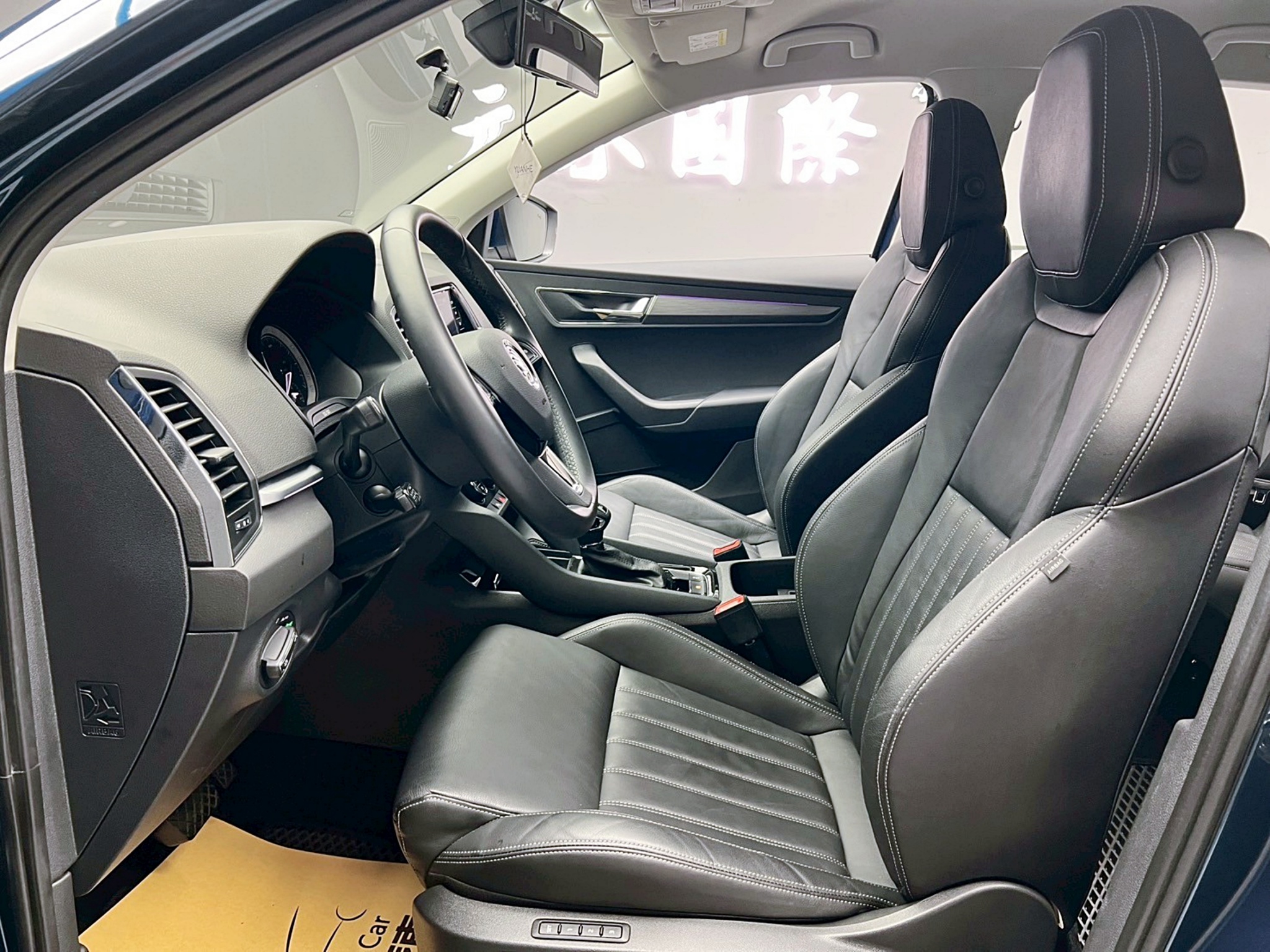 全台到府賞車 2018 Skoda Karoq TSI 尊榮版『小李經理』元禾國際車業/中古車/促銷中  第6張相片