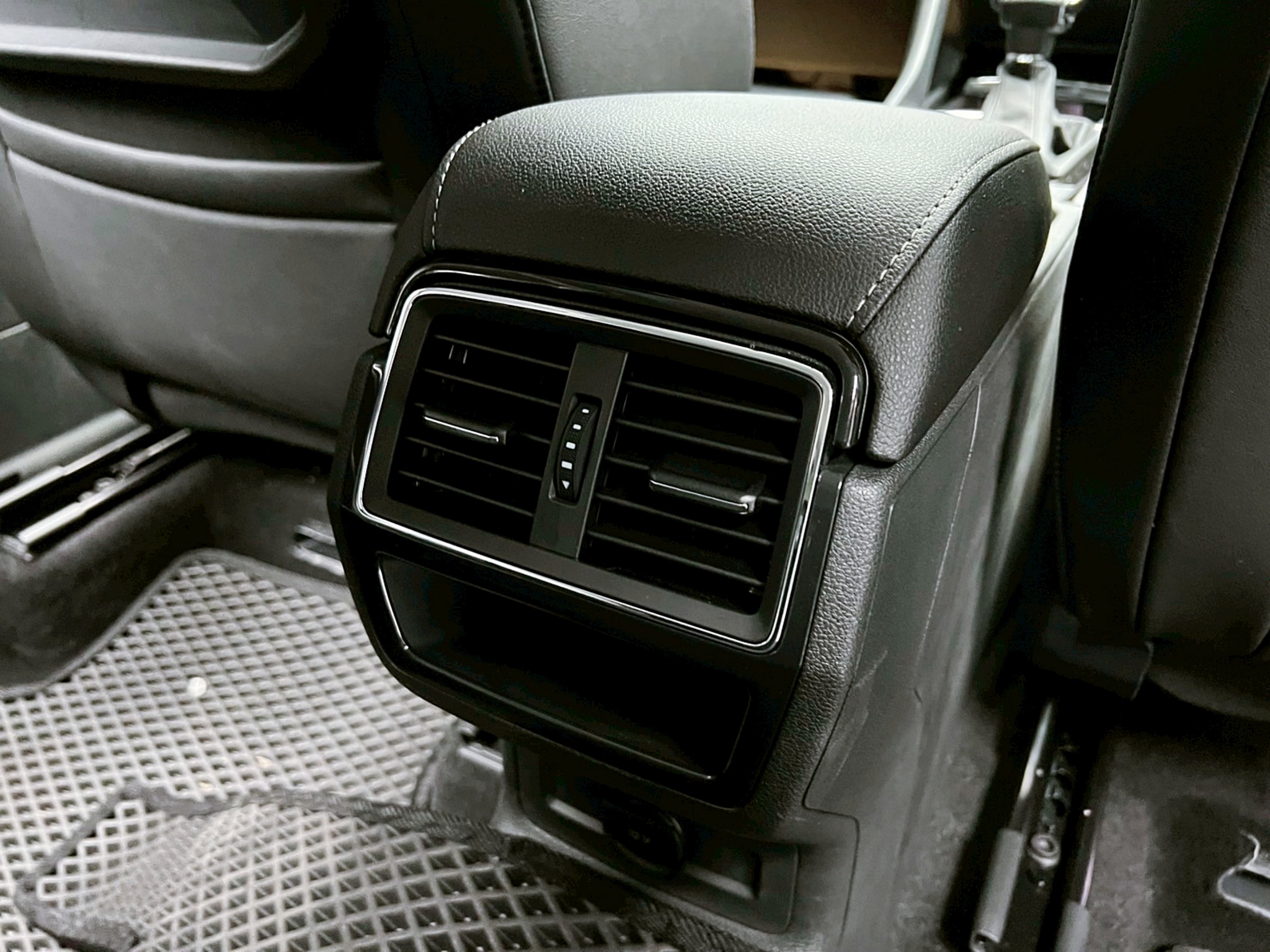 全台到府賞車 2018 Skoda Karoq TSI 尊榮版『小李經理』元禾國際車業/中古車/促銷中  第9張相片