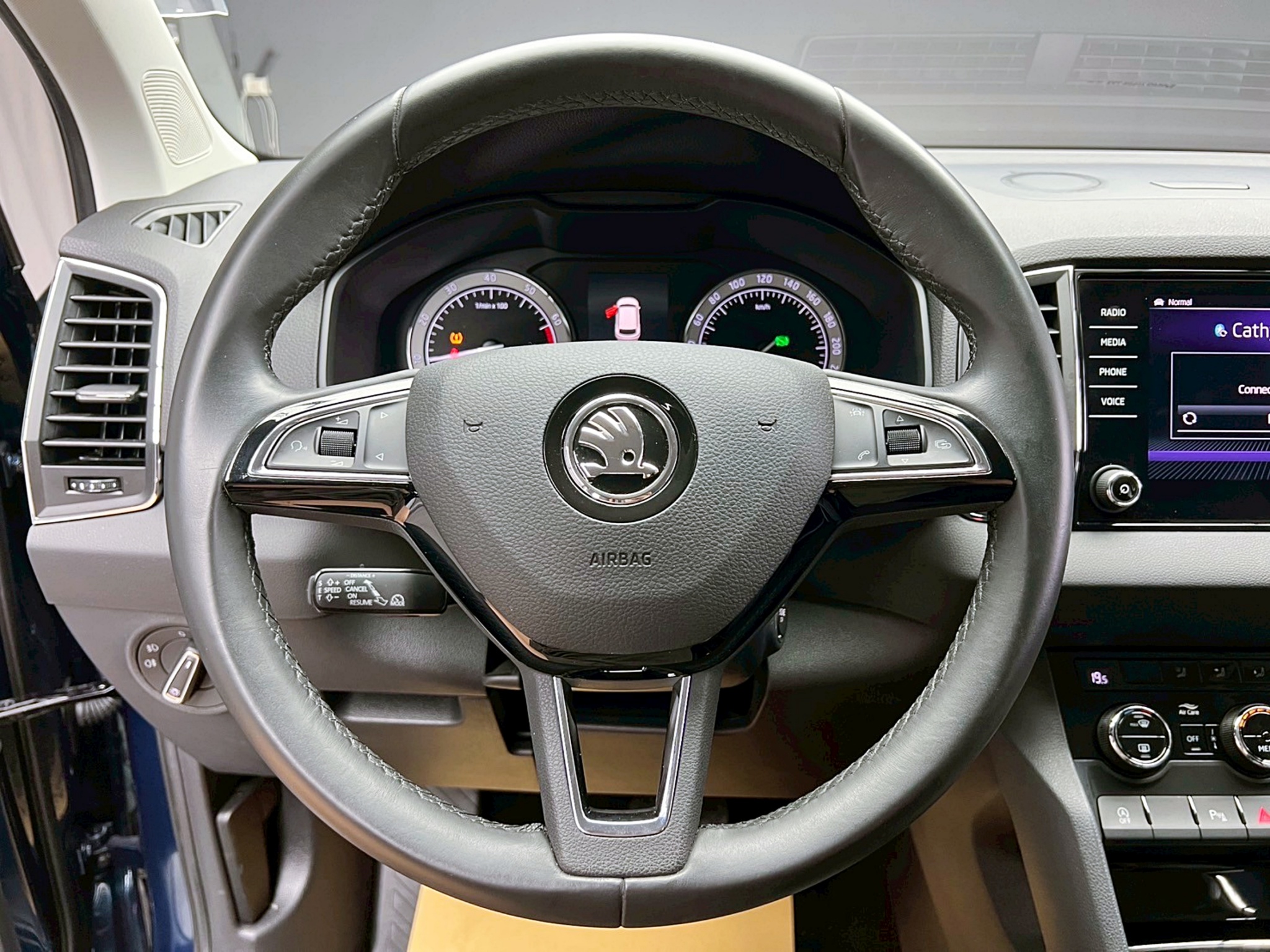 全台到府賞車 2018 Skoda Karoq TSI 尊榮版『小李經理』元禾國際車業/中古車/促銷中  第13張相片