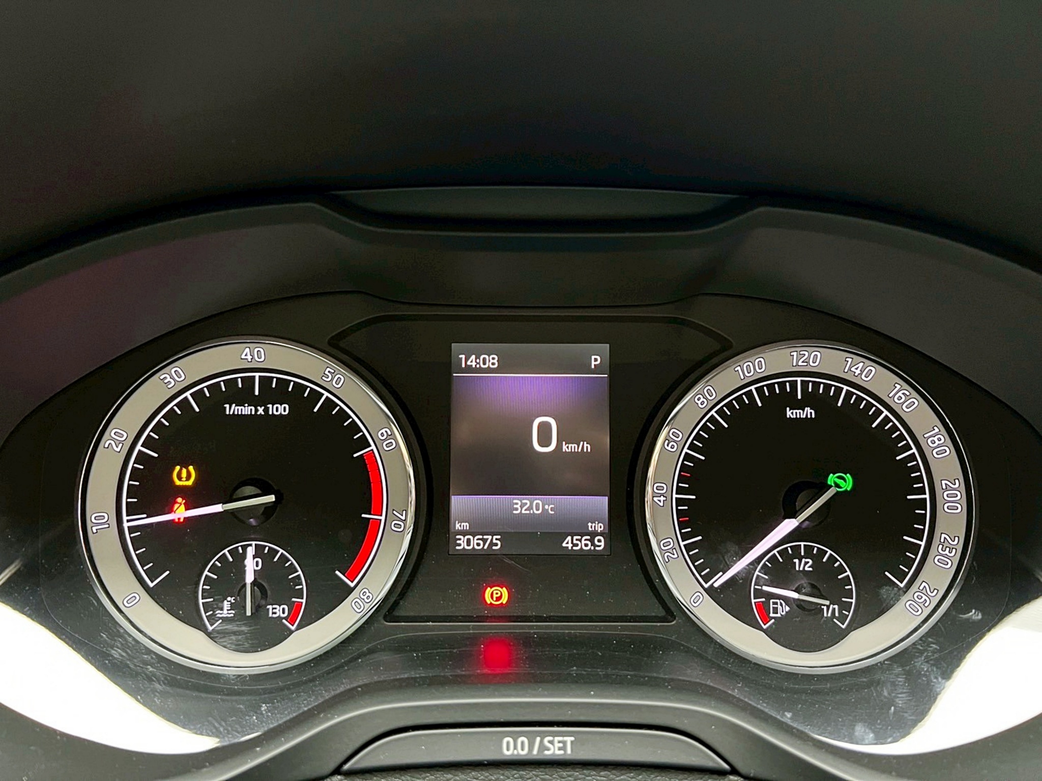 全台到府賞車 2018 Skoda Karoq TSI 尊榮版『小李經理』元禾國際車業/中古車/促銷中  第15張相片