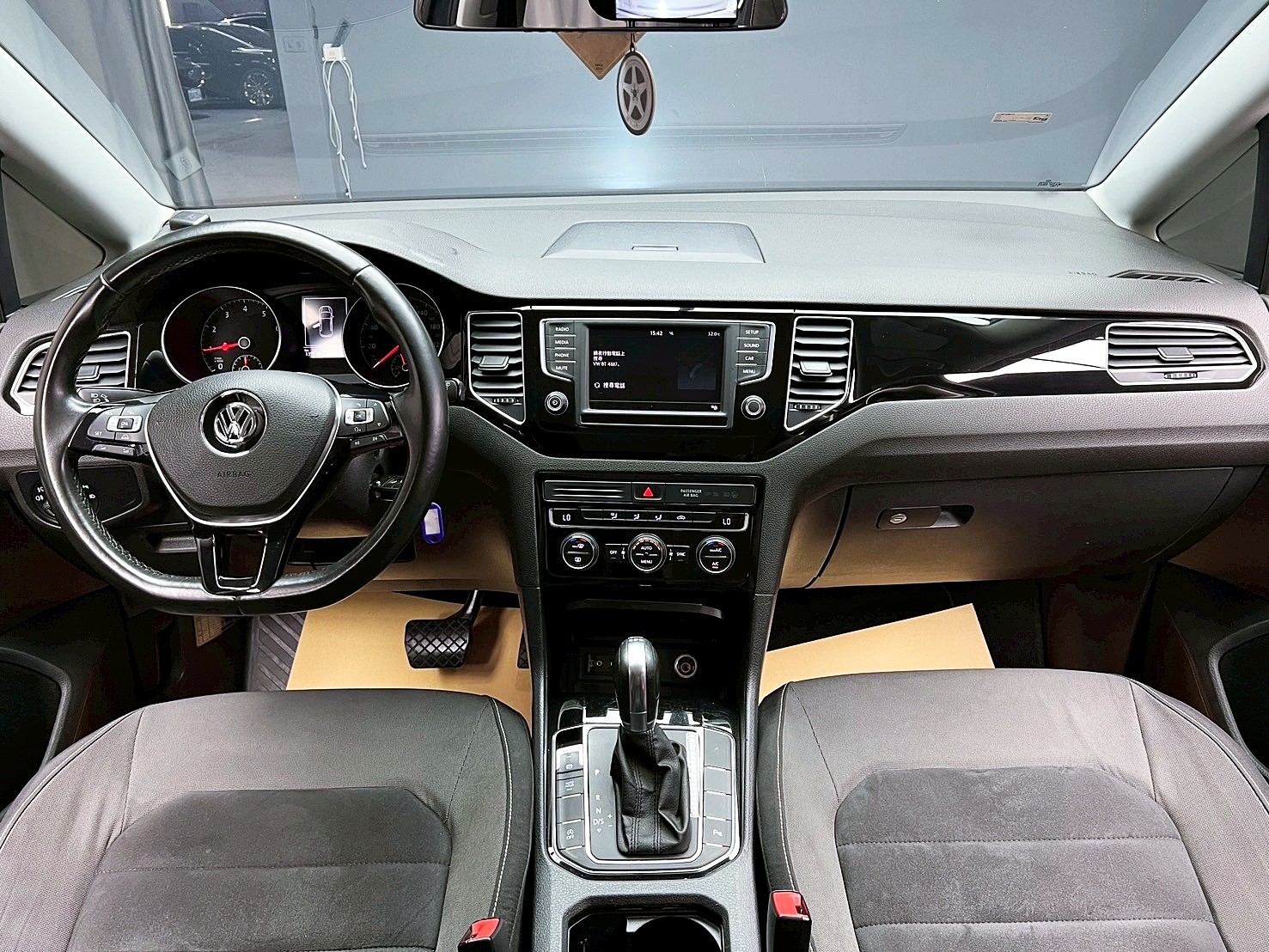 全台到府賞車 2015 Volkswagen Golf Sportsvan 280TSI Highline『小李經理』元禾國際車業/中古車/促銷中  第9張相片