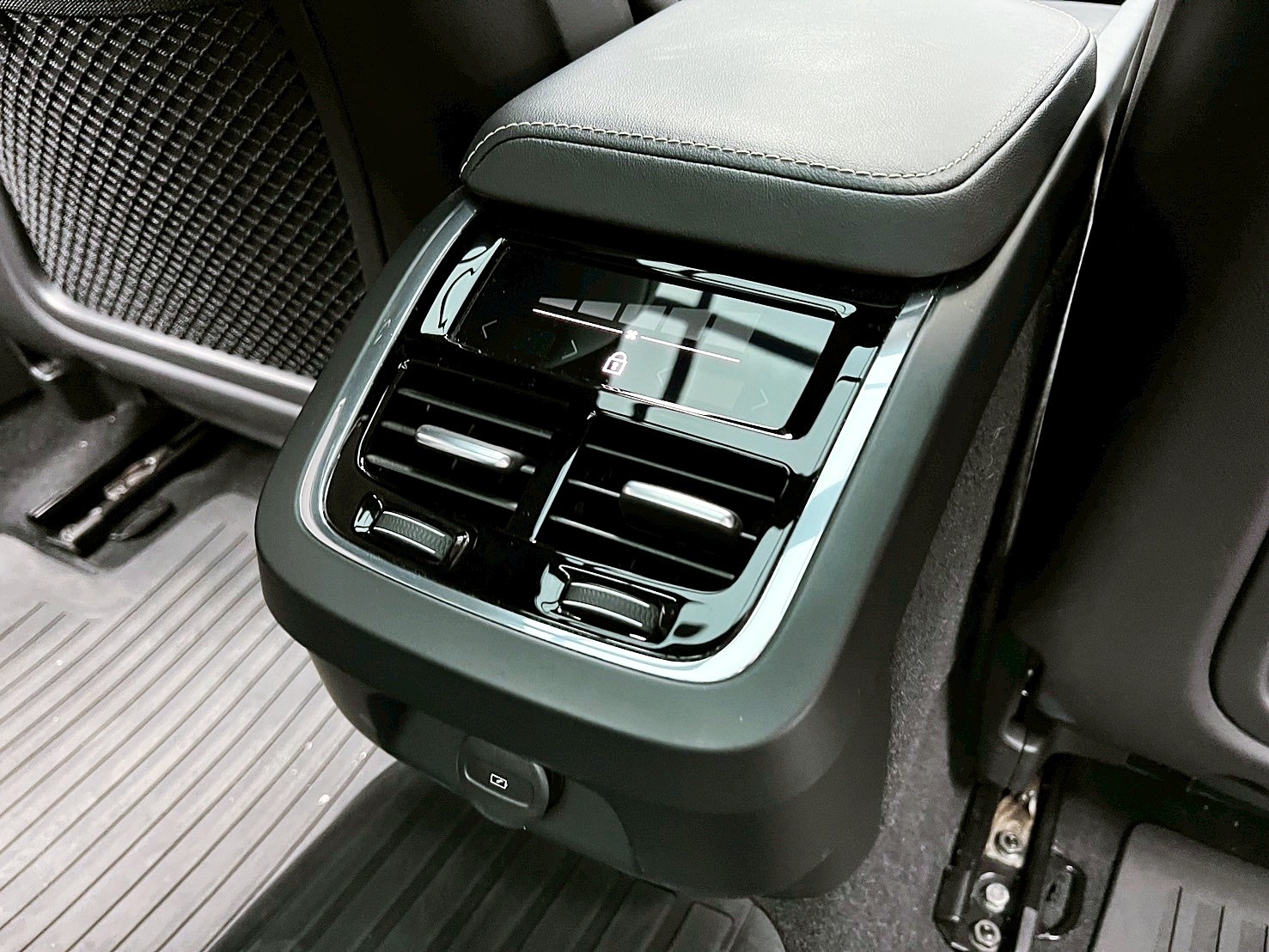 全台到府賞車 2020/21 Volvo S60 B5 R-Design『小李經理』元禾國際車業/中古車/促銷中  第9張相片