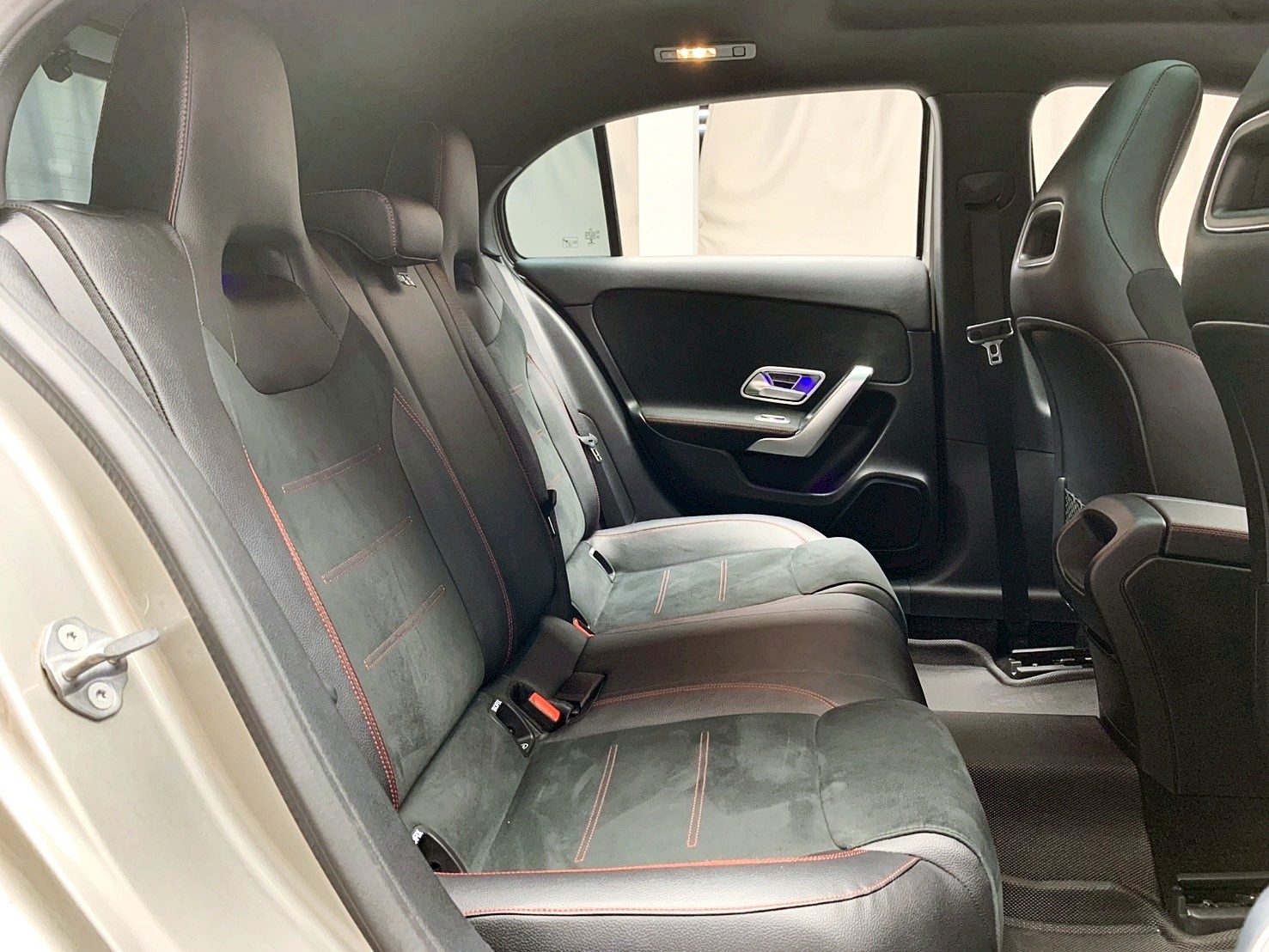 全台到府賞車 2019/20 Benz A250 運動版 W177型『小李經理』元禾國際車業/中古車/促銷中  第10張相片