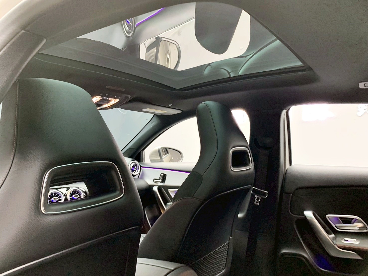 全台到府賞車 2019/20 Benz A250 運動版 W177型『小李經理』元禾國際車業/中古車/促銷中  第11張相片