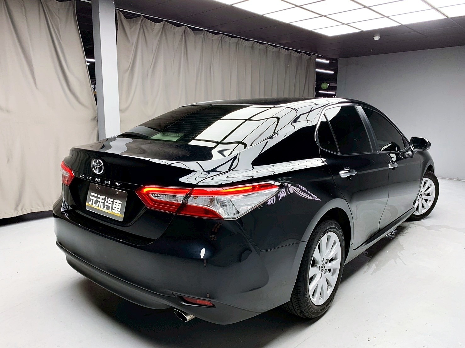 全台到府賞車 2019 Toyota Camry 豪華版『小李經理』元禾國際車業/中古車/促銷中  第16張相片