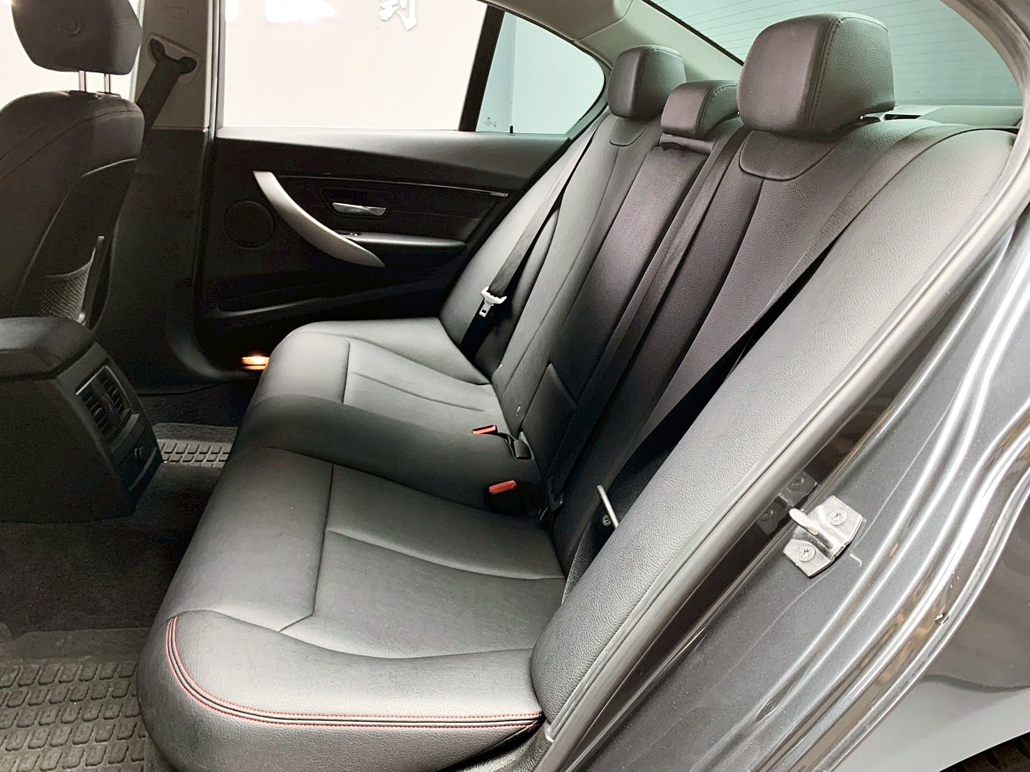 全台到府賞車 2016/17 BMW 320i Sedan Sport F30型『小李經理』元禾國際車業/中古車/促銷中  第7張相片