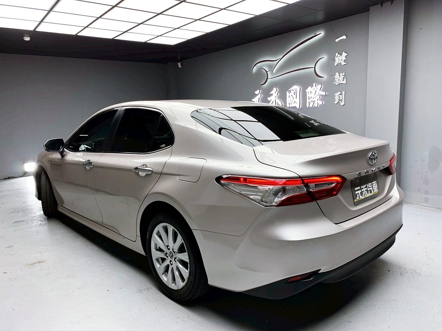 全台到府賞車 2019 Toyota Camry 豪華版『小李經理』元禾國際車業/中古車/促銷中  第3張相片