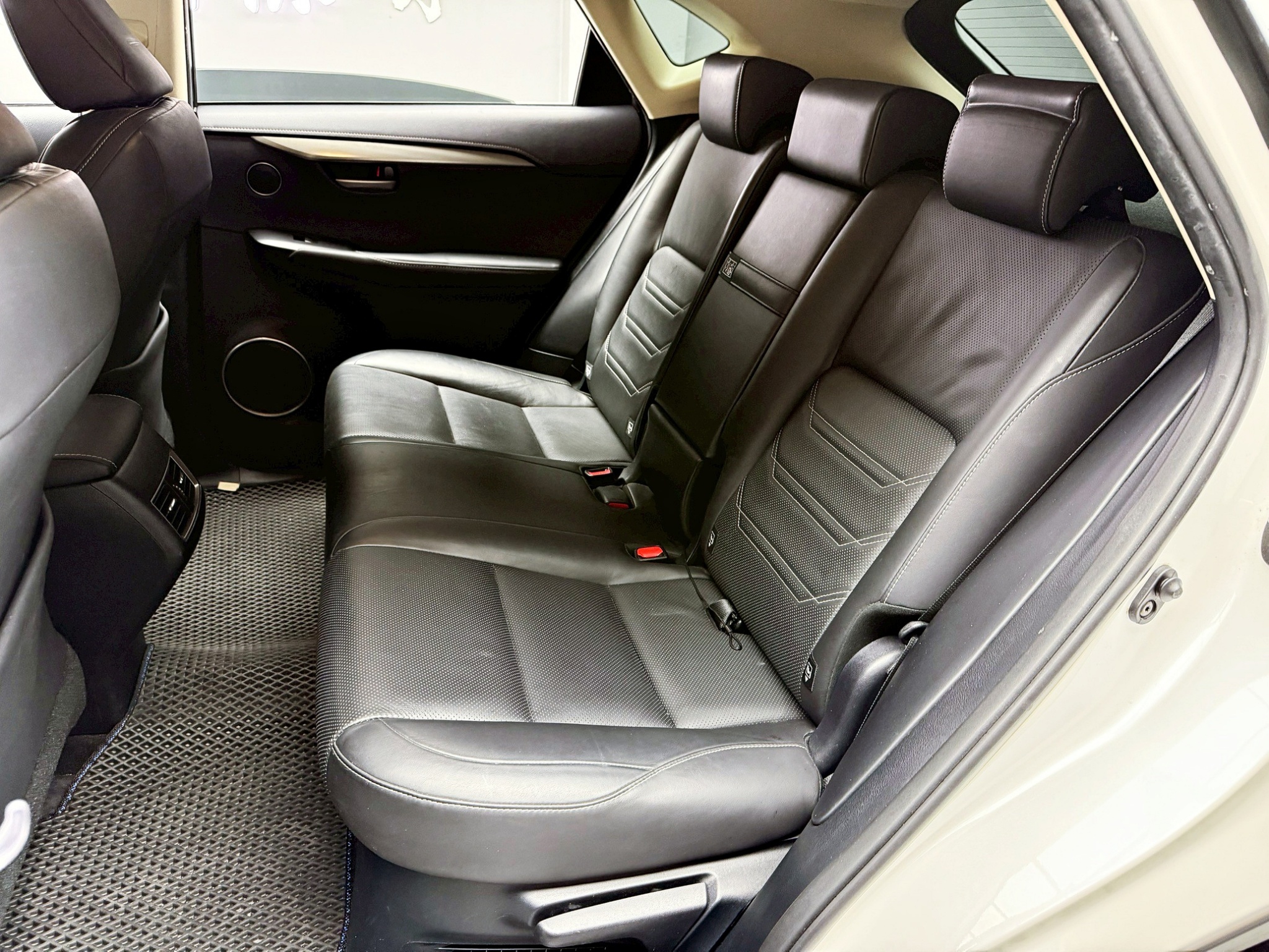 全台到府賞車 2014/15 Lexus NX300h 豪華版『小李經理』元禾國際車業/中古車/促銷中  第8張相片