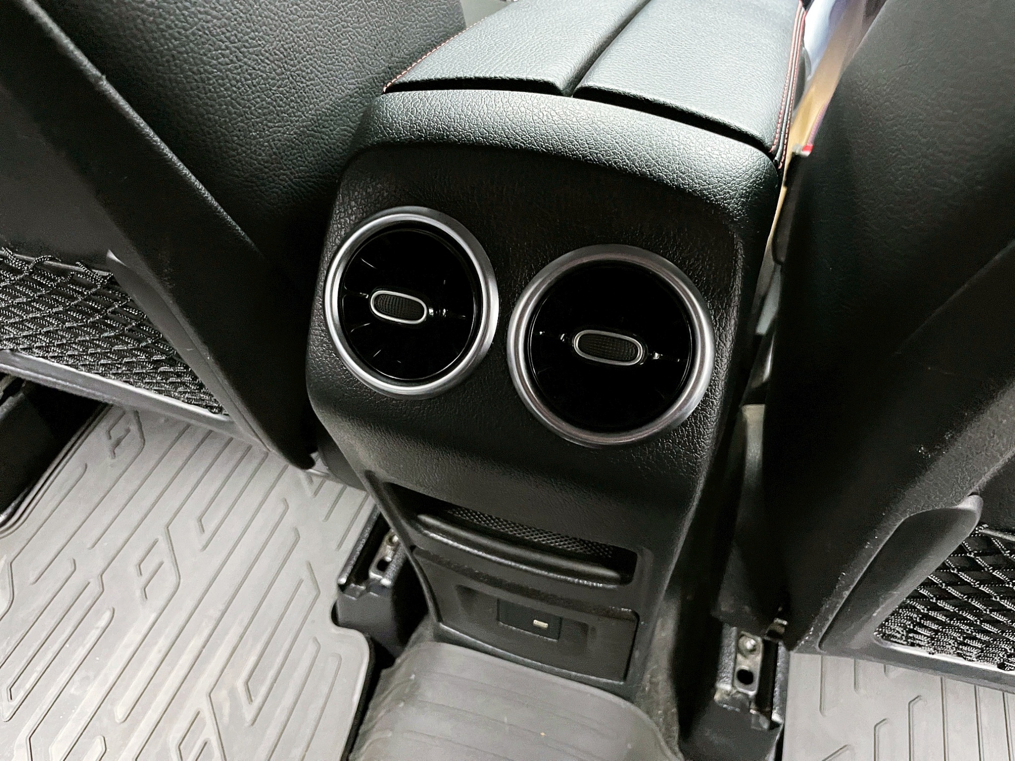 全台到府賞車 2021 Benz GLB200 AMG X247型『小李經理』元禾國際車業/中古車/促銷中  第11張相片