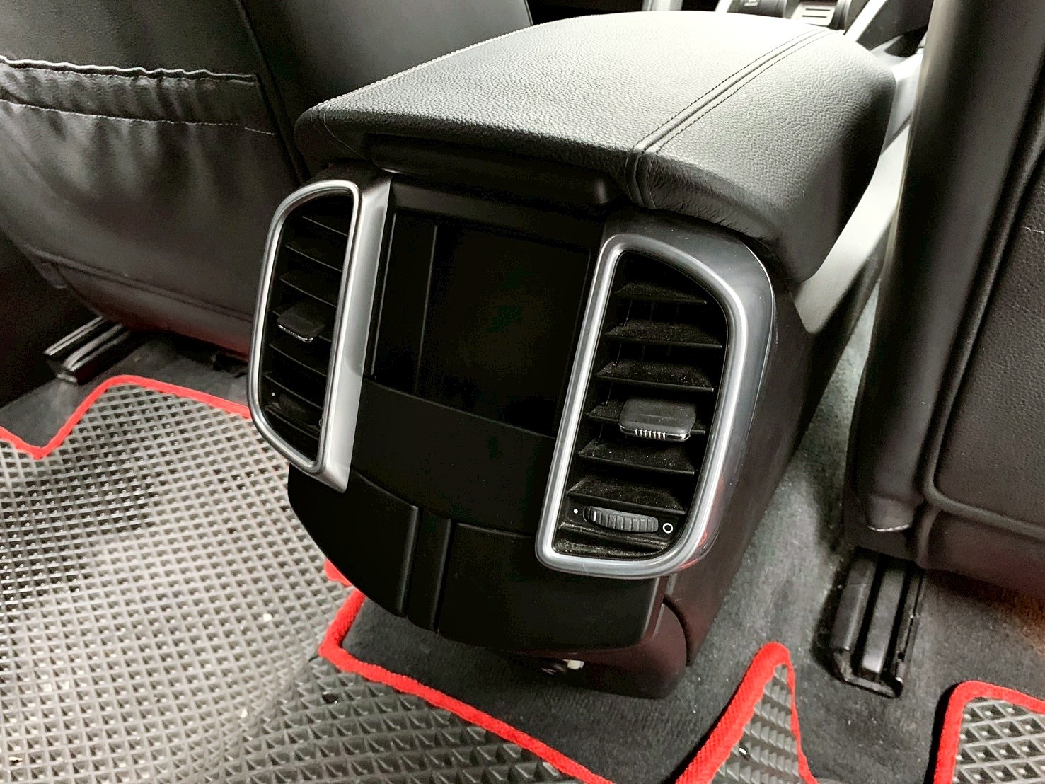 全台到府賞車 2014 Porsche Cayenne Platinum 白金版『小李經理』元禾國際車業/中古車/促銷中  第11張相片