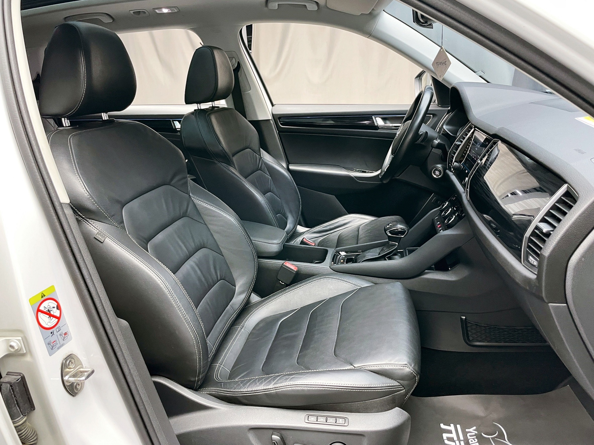 全台到府賞車 2017/18 Skoda Kodiaq TSI 七人座尊榮版『小李經理』元禾國際車業/中古車/促銷中  第12張相片