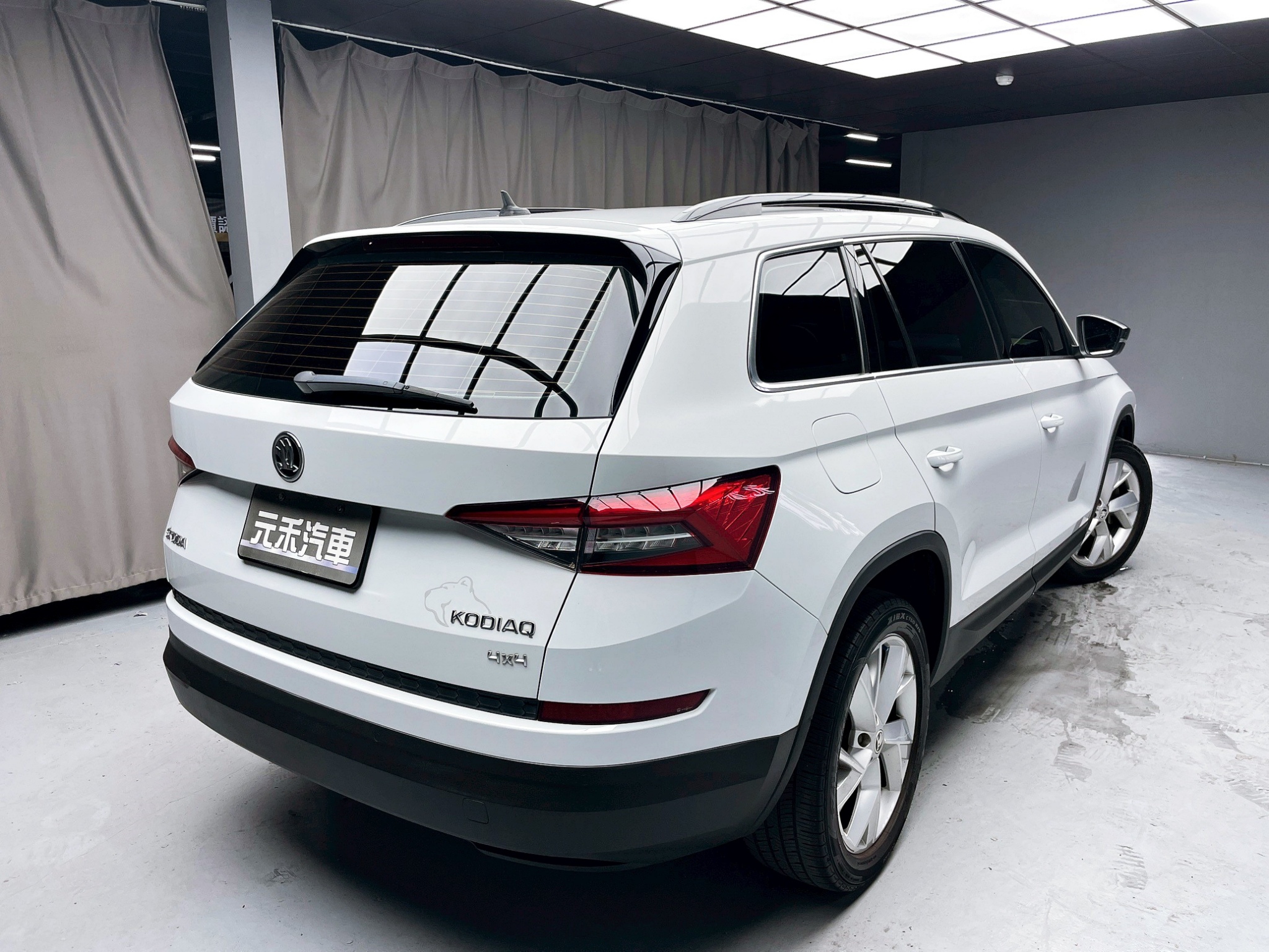 全台到府賞車 2017/18 Skoda Kodiaq TSI 七人座尊榮版『小李經理』元禾國際車業/中古車/促銷中  第19張相片