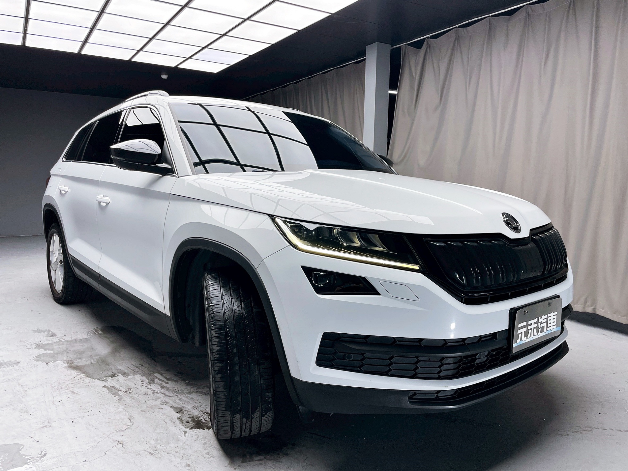 全台到府賞車 2017/18 Skoda Kodiaq TSI 七人座尊榮版『小李經理』元禾國際車業/中古車/促銷中  第20張相片
