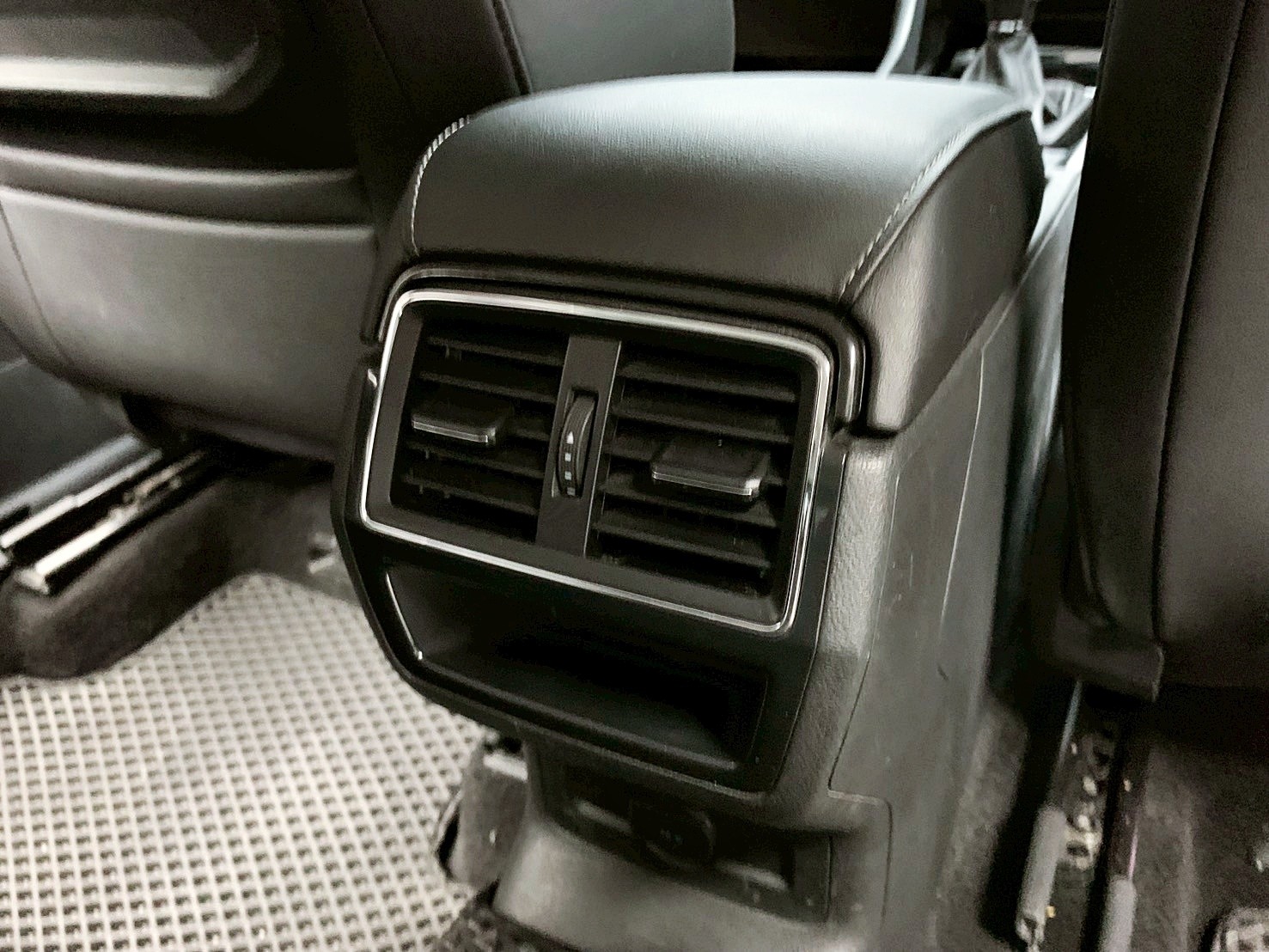 全台到府賞車 2019 Skoda Karoq TSI 尊榮版『小李經理』元禾國際車業/中古車/促銷中  第11張相片