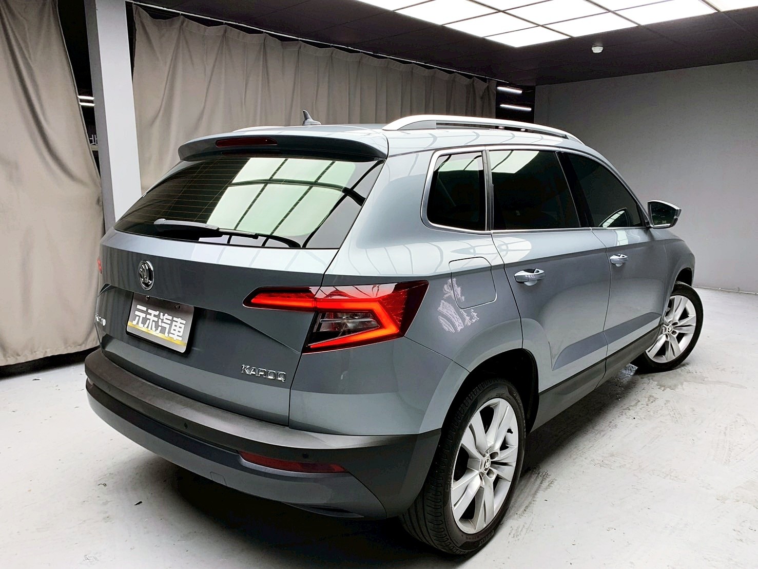 全台到府賞車 2019 Skoda Karoq TSI 尊榮版『小李經理』元禾國際車業/中古車/促銷中  第18張相片
