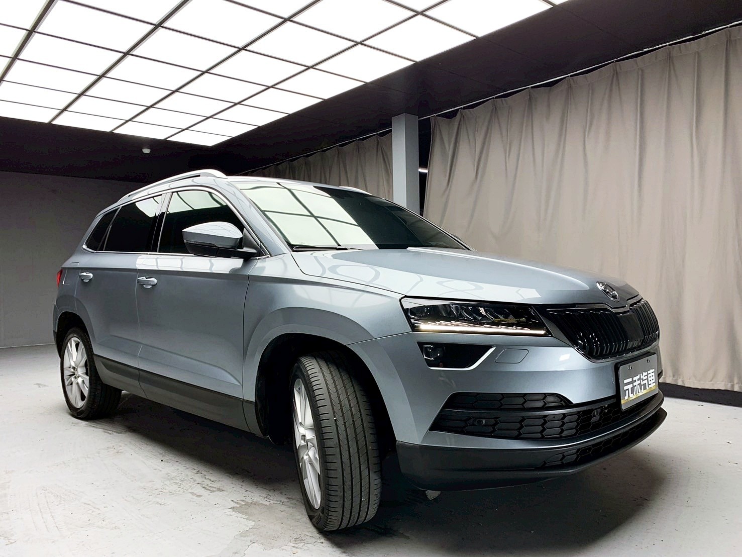 全台到府賞車 2019 Skoda Karoq TSI 尊榮版『小李經理』元禾國際車業/中古車/促銷中  第19張相片