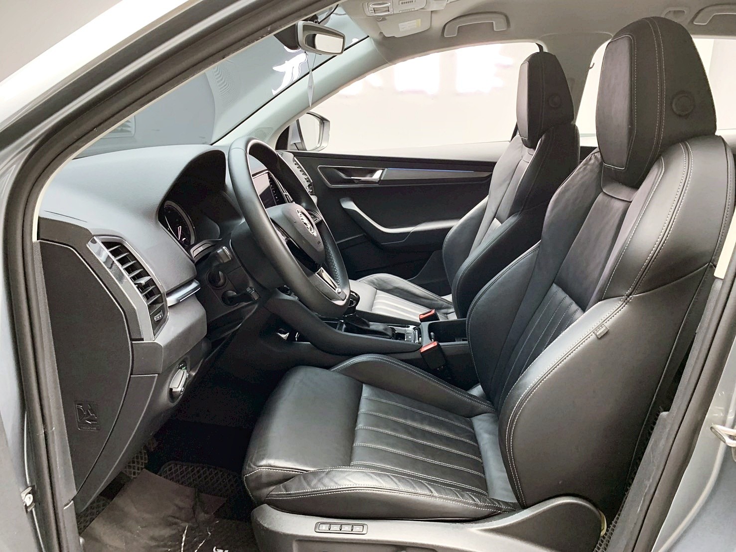 全台到府賞車 2019 Skoda Karoq TSI 尊榮版『小李經理』元禾國際車業/中古車/促銷中  第20張相片