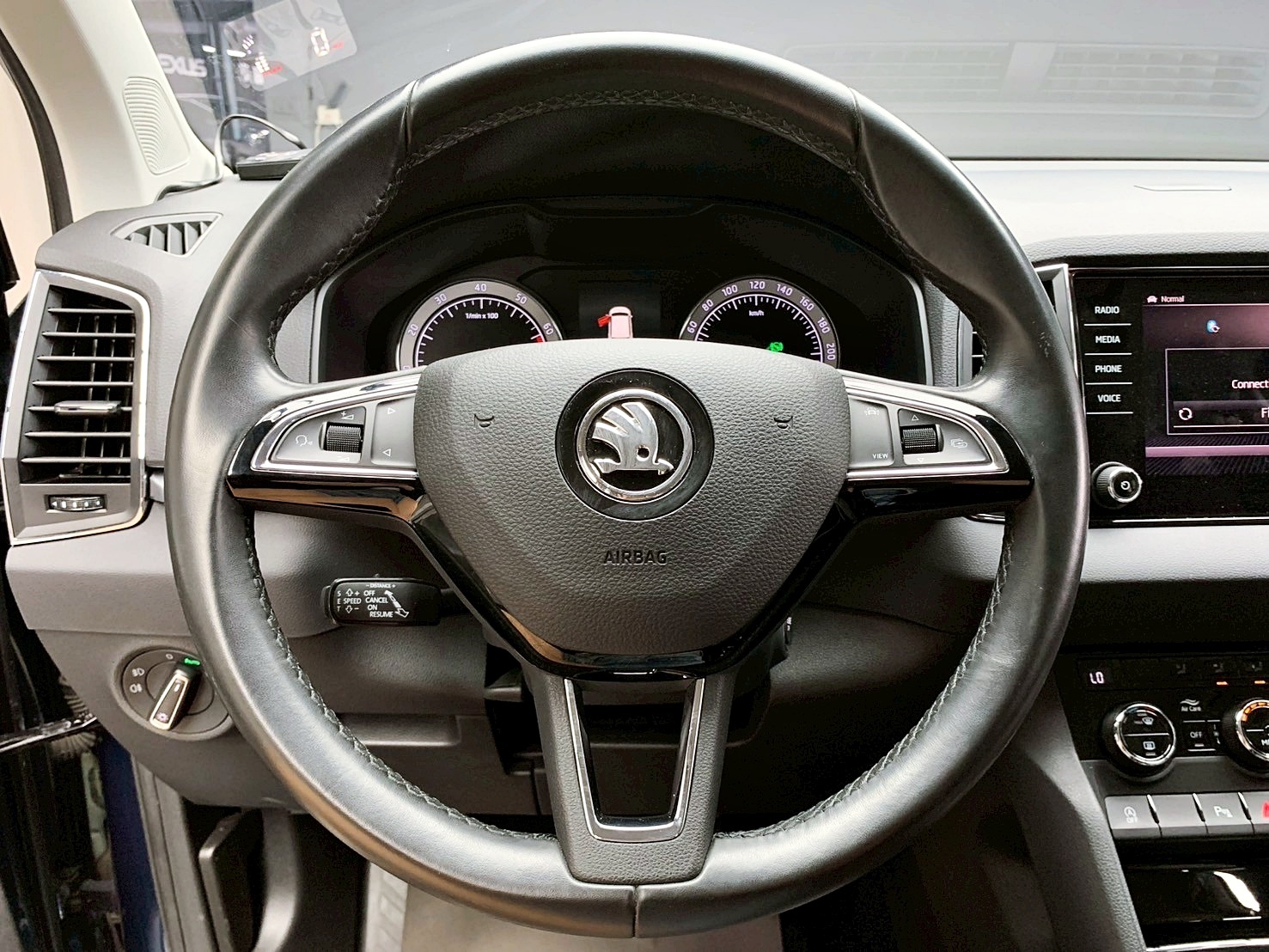 全台到府賞車 2019 Skoda Karoq TSI 尊榮版『小李經理』元禾國際車業/中古車/促銷中  第7張相片